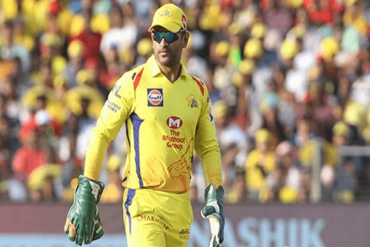નવી દિલ્હી : આઈપીએલમાં (IPL 2020) ચેન્નઈ સુપરકિંગ્સનો (Chennai Super Kings) સૌથી સફળ ટીમમાં સમાવેશ થાય છે. ત્રણ વખત ટાઇટલ પોતાના નામે કરનારી ચેન્નઈની ટીમે બે સિઝનની બાદ કરતા દર વખતે સેમિ ફાઇનલમાં પ્રવેશ કર્યો છે. ચેન્નઈની ટીમ પ્રતિબંધના કારણે 2016 અને 2017માં ભાગ લઈ શકી ન હતી. ટીમની આ સફળતાનો શ્રેય કેપ્ટન મહેન્દ્રસિંહ ધોનીને (Mahendra Singh Dhoni)જાય છે. ધોની 2008થી જ ટીમનો જ કેપ્ટન છે. જોકે પૂર્વ ક્રિકેટર એસ બદ્રીનાથે (S Badrinath)એ કહીને બધાને ચોંકાવી દીધા છે કે કેપ્ટન માટે ધોની ટીમની પ્રથમ પસંદગી ન હતો. નવી દિલ્હી : આઈપીએલમાં (IPL 2020) ચેન્નઈ સુપરકિંગ્સનો (Chennai Super Kings) સૌથી સફળ ટીમમાં સમાવેશ થાય છે. ત્રણ વખત ટાઇટલ પોતાના નામે કરનારી ચેન્નઈની ટીમે બે સિઝનની બાદ કરતા દર વખતે સેમિ ફાઇનલમાં પ્રવેશ કર્યો છે. ચેન્નઈની ટીમ પ્રતિબંધના કારણે 2016 અને 2017માં ભાગ લઈ શકી ન હતી. ટીમની આ સફળતાનો શ્રેય કેપ્ટન મહેન્દ્રસિંહ ધોનીને (Mahendra Singh Dhoni)જાય છે. ધોની 2008થી જ ટીમનો જ કેપ્ટન છે. જોકે પૂર્વ ક્રિકેટર એસ બદ્રીનાથે (S Badrinath)એ કહીને બધાને ચોંકાવી દીધા છે કે કેપ્ટન માટે ધોની ટીમની પ્રથમ પસંદગી ન હતો.