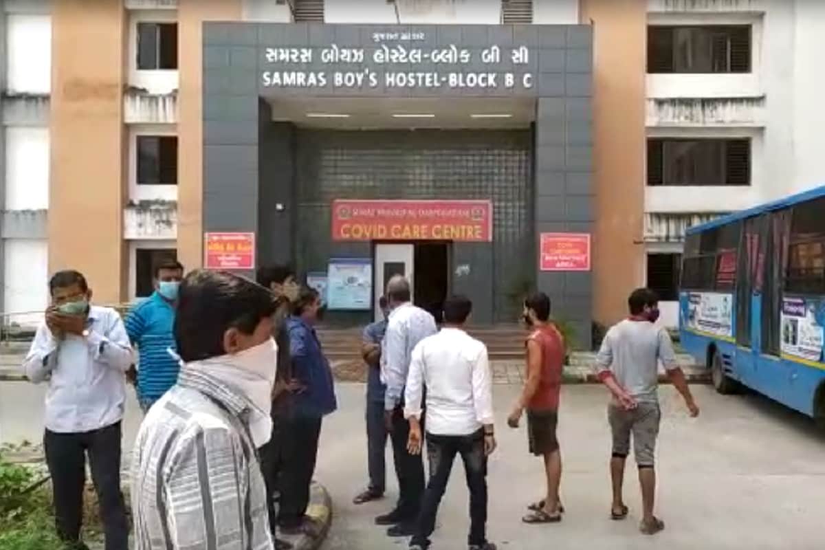 મૃતક શિવ દયાળ લીલારે મધ્ય પ્રદેશનો વતની અને સુરતમાં શ્રી નાથજી ટ્રાવેલ્સ માં મજુરી (Labour commited suicide) કામ કરતો હતો. સોમવારના રોજ શિવ દયાળ ને યુનિવર્સીટી રોડ પર આવેલી સમરસ કોવિડ-19 હોસ્પિટલમાં (Samras covid care center surat) દાખલ કરાયો હતો. પોલીસે જણાવ્યું હતુંબકે, મૃતક શિવ દયાળ ની ઉંમર 35 વર્ષીયની હોવાનું બહાર આવ્યું છે. શિવ દયાળે આજે સવારે 4 વાગે ભાગવાની કોશિશ કરી હતી. મૃતક શિવ દયાળ લીલારે મધ્ય પ્રદેશનો વતની અને સુરતમાં શ્રી નાથજી ટ્રાવેલ્સ માં મજુરી (Labour commited suicide) કામ કરતો હતો. સોમવારના રોજ શિવ દયાળ ને યુનિવર્સીટી રોડ પર આવેલી સમરસ કોવિડ-19 હોસ્પિટલમાં (Samras covid care center surat) દાખલ કરાયો હતો. પોલીસે જણાવ્યું હતુંબકે, મૃતક શિવ દયાળ ની ઉંમર 35 વર્ષીયની હોવાનું બહાર આવ્યું છે. શિવ દયાળે આજે સવારે 4 વાગે ભાગવાની કોશિશ કરી હતી.