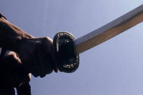 અમદાવાદના બે બનાવો, તલવાર-પાઇપ સાથે હુમલાથી સર્જાયા ફિલ્મી દ્રશ્યો, મહિલાની કરી છેડતી