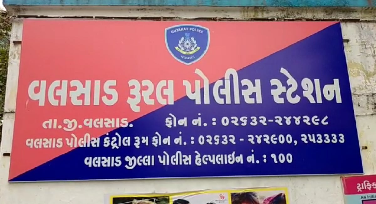 વલસાડ પોલીસને મળેલી બાતમીના આધારે પોલીસે વલસાડના અતુલ નજીક અમદાવાદ-મુંબઈ નેશનલ હાઈવે પર વોચ ગોઠવી હતી. આ દરમિયાન જ બાતમીવાળી કાર મળતાં પોલીસે તપાસ કરતાં કારમાં માત્ર બે યુવતીઓ જ હતી. આથી પોલીસે બંને યુવતીની પૂછપરછ કરી હતી. જેમાંથી એક યુવતી અમદાવાદના નારણપુરામાં રહેતી અને અને અન્ય યુવતી જામનગરની હોવાનું બહાર આવ્યું હતું. આ બંને બહેનપણીઓ હતી અને ફોટોગ્રાફીના ધંધા સાથે સંકળાયેલી છે. વલસાડ પોલીસને મળેલી બાતમીના આધારે પોલીસે વલસાડના અતુલ નજીક અમદાવાદ-મુંબઈ નેશનલ હાઈવે પર વોચ ગોઠવી હતી. આ દરમિયાન જ બાતમીવાળી કાર મળતાં પોલીસે તપાસ કરતાં કારમાં માત્ર બે યુવતીઓ જ હતી. આથી પોલીસે બંને યુવતીની પૂછપરછ કરી હતી. જેમાંથી એક યુવતી અમદાવાદના નારણપુરામાં રહેતી અને અને અન્ય યુવતી જામનગરની હોવાનું બહાર આવ્યું હતું. આ બંને બહેનપણીઓ હતી અને ફોટોગ્રાફીના ધંધા સાથે સંકળાયેલી છે.