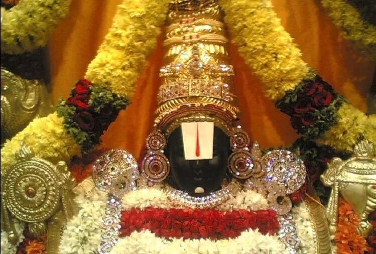 બીજે દિવસે જ્યારે બાલાજીનો ભક્ત ભગવાને કેહલી જગ્યા પર આવ્યો, ત્યા તેઓને ત્યાં ઊભરી ગયેલી જમીન મળી. ત્યારબાદ જ્યારે ભક્તે જમીનમાં ખોદકામ કર્યુ તો ત્યાંથી રક્તસ્રાવ શરૂ થયો, અને પછી આકાશવાણી થઇ કે આ ભૂમિને દુધથી સ્નાન કરાવી એક મૂર્તિને સ્થાપિત કરવામાં આવે. ત્યારથી ભક્તે બાલાજીની મૂર્તિને સ્થાપિત કરી. આ મંદિર આજે ચિલકુર બાલાજી તરીકે ઓળખાય છે. બીજે દિવસે જ્યારે બાલાજીનો ભક્ત ભગવાને કેહલી જગ્યા પર આવ્યો, ત્યા તેઓને ત્યાં ઊભરી ગયેલી જમીન મળી. ત્યારબાદ જ્યારે ભક્તે જમીનમાં ખોદકામ કર્યુ તો ત્યાંથી રક્તસ્રાવ શરૂ થયો, અને પછી આકાશવાણી થઇ કે આ ભૂમિને દુધથી સ્નાન કરાવી એક મૂર્તિને સ્થાપિત કરવામાં આવે. ત્યારથી ભક્તે બાલાજીની મૂર્તિને સ્થાપિત કરી. આ મંદિર આજે ચિલકુર બાલાજી તરીકે ઓળખાય છે.
