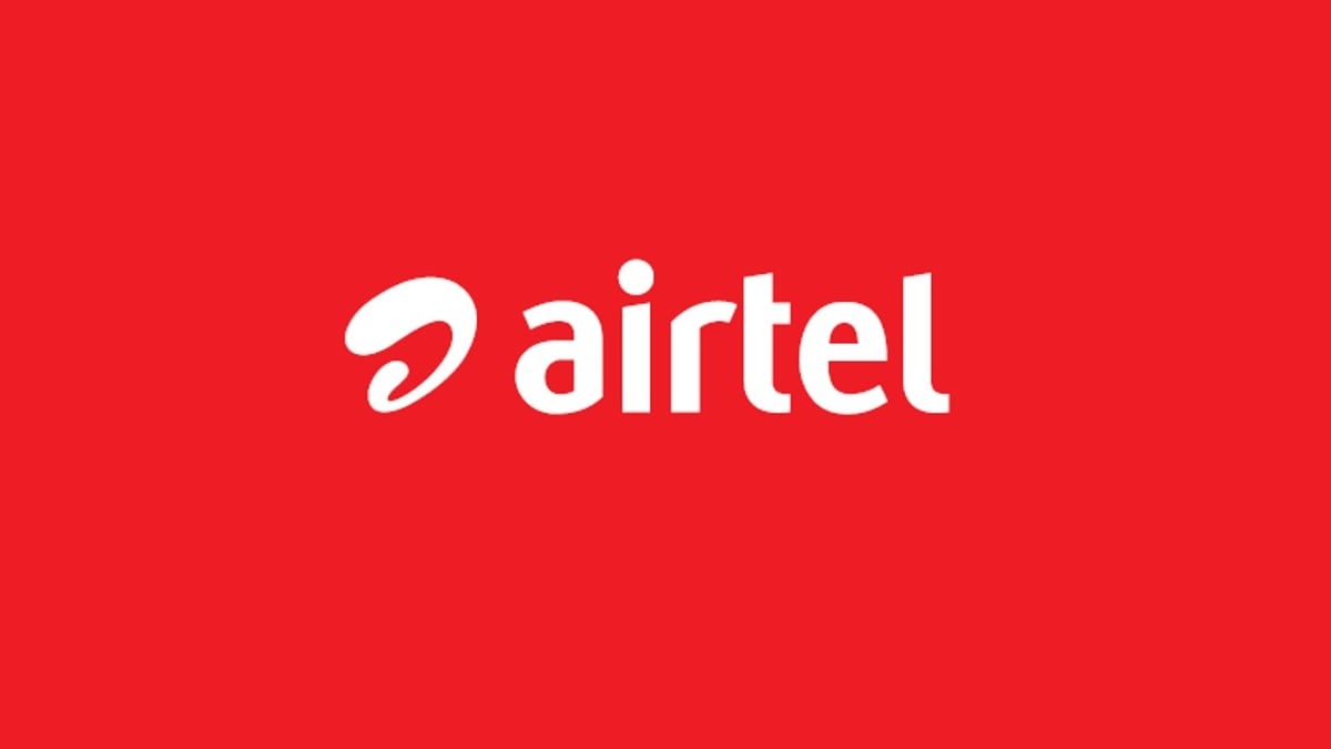 Airtelનો વર્ષ ચાલનારો પ્લાન - એરટેલની બીજી યોજના વિશે વાત કરવામાં આવે તો તે 365 દિવસની માન્યતા સાથે આવે છે. આ પ્લાનની કિંમત 2698 રૂપિયા છે. આ પ્રીપેડ પ્લાનમાં યુઝર્સને દરરોજ 2 જીબી હાઈ સ્પીડ ડેટા મળે છે. આ યોજના બધા નેટવર્ક્સ માટે ફ્રી કોલિંગની સાથે સાથે વપરાશકર્તાઓને Disney+ Hotstar VIPનું એક વર્ષ સબ્સ્ક્રિપ્શન પણ મળે છે. Airtelનો વર્ષ ચાલનારો પ્લાન - એરટેલની બીજી યોજના વિશે વાત કરવામાં આવે તો તે 365 દિવસની માન્યતા સાથે આવે છે. આ પ્લાનની કિંમત 2698 રૂપિયા છે. આ પ્રીપેડ પ્લાનમાં યુઝર્સને દરરોજ 2 જીબી હાઈ સ્પીડ ડેટા મળે છે. આ યોજના બધા નેટવર્ક્સ માટે ફ્રી કોલિંગની સાથે સાથે વપરાશકર્તાઓને Disney+ Hotstar VIPનું એક વર્ષ સબ્સ્ક્રિપ્શન પણ મળે છે.