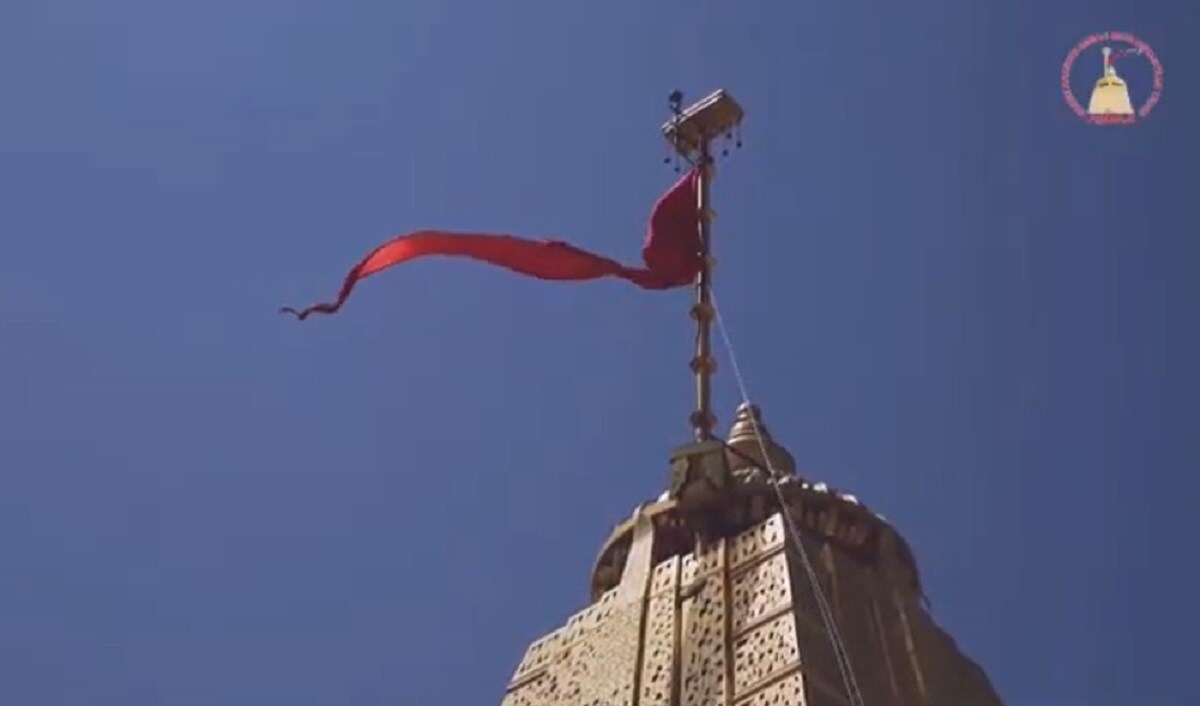 આ પ્રસંગે મંદિર ટ્રસ્ટના ઉચ્ચ અધિકારીઓ ઉપસ્થિત રહ્યા હતા. સુવર્ણમય યોજનામાં અત્યાર સુધી 154 કિલો 134 ગ્રામ 849 મીલીગ્રામ આવ્યું છે. જેમાંથી 140 કિલો 522 ગ્રામ, 840 મીલી ગ્રામ વપરાયું છે. આ સાથે 13 કિલો 612 ગ્રામ 00.9 ઓછું દેવસ્થાન ટ્રસ્ટના ભંડારામાં જમા છે. આ પ્રસંગે મંદિર ટ્રસ્ટના ઉચ્ચ અધિકારીઓ ઉપસ્થિત રહ્યા હતા. સુવર્ણમય યોજનામાં અત્યાર સુધી 154 કિલો 134 ગ્રામ 849 મીલીગ્રામ આવ્યું છે. જેમાંથી 140 કિલો 522 ગ્રામ, 840 મીલી ગ્રામ વપરાયું છે. આ સાથે 13 કિલો 612 ગ્રામ 00.9 ઓછું દેવસ્થાન ટ્રસ્ટના ભંડારામાં જમા છે.