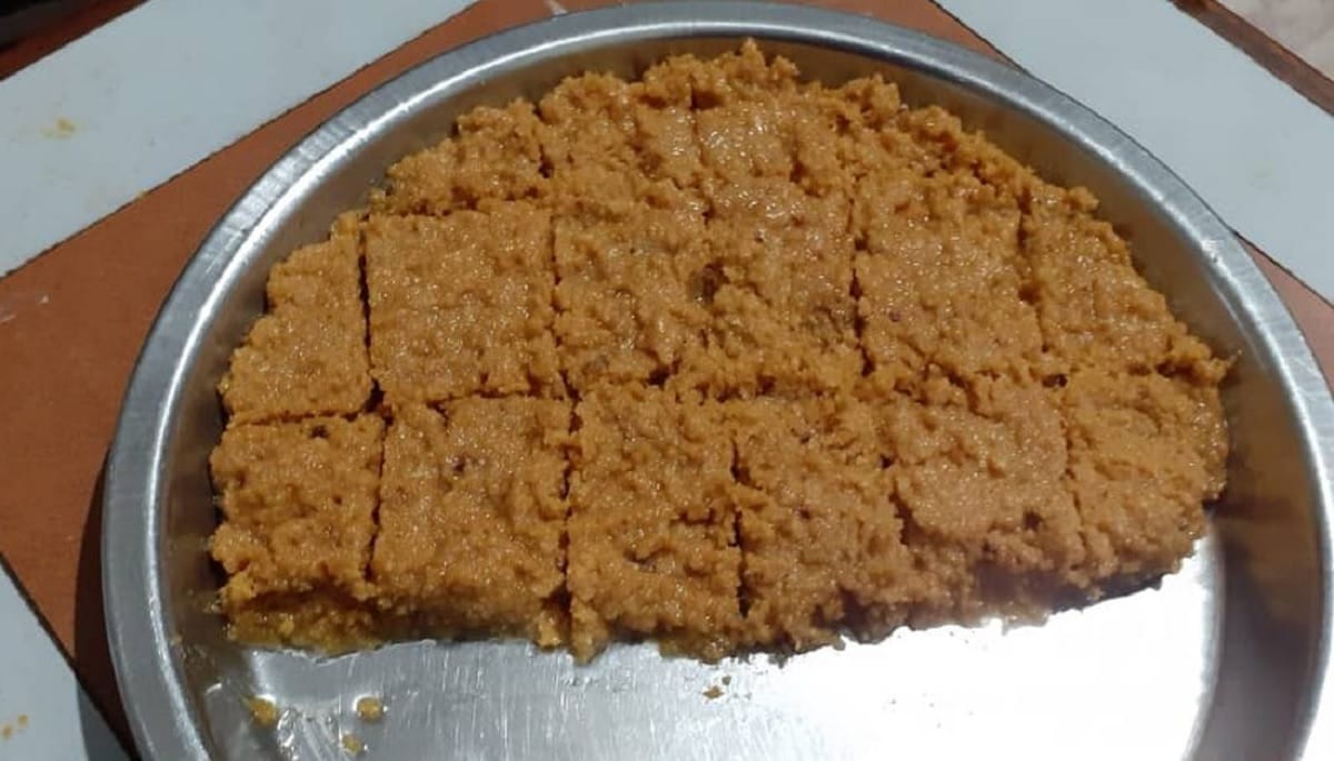 આ ઉપરાંત તમે વધેલી બગરીમાં ઘઉંનો લોટ ઉમેરીને તેની સુખડી પણ બનાવી શકો છો. આ સાથે ગરમ ગરમ બગરીમાં ગોળ નાંખીને તેની નાની નાની ગોળીઓ વાળીને ખાઇ શકો છો. આ ઘણી જ ટેસ્ટી લાગે છે. આ ઉપરાંત તમે વધેલી બગરીમાં ઘઉંનો લોટ ઉમેરીને તેની સુખડી પણ બનાવી શકો છો. આ સાથે ગરમ ગરમ બગરીમાં ગોળ નાંખીને તેની નાની નાની ગોળીઓ વાળીને ખાઇ શકો છો. આ ઘણી જ ટેસ્ટી લાગે છે.