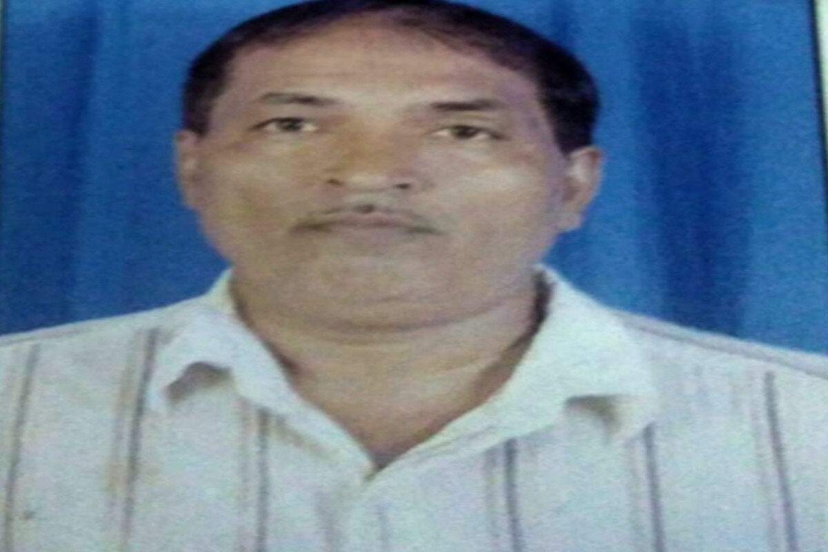 ભાવનગર : ભાવનગર જિલ્લાના શિહોર (Shihor-bhavnagar) તાલુકામાં અપહરણ અને મર્ડરની (Kidnapping-murder) ઘટના સામે આવી છે. જ્યાં ગઈકાલે સાંજે એક્ટિવા લઈને ઘરેથી નીકળેલા આધેડનું અપહરણ કરવામાં આવ્યું હતું. આજે તેમનો કરપીણ હત્યા કરાયેલી હાલતમાં મૃતહેદ મળી આવ્યો છે. અગાઉ તેમના અપહરણ કરાયા બાદ અજાણ્યા નંબર પરથી પરિવારને ફોન આવ્યો હતો કે તમારા બાપાને જોતા હોય તો 15 લાખ આપી જાઓ ભાવનગર : ભાવનગર જિલ્લાના શિહોર (Shihor-bhavnagar) તાલુકામાં અપહરણ અને મર્ડરની (Kidnapping-murder) ઘટના સામે આવી છે. જ્યાં ગઈકાલે સાંજે એક્ટિવા લઈને ઘરેથી નીકળેલા આધેડનું અપહરણ કરવામાં આવ્યું હતું. આજે તેમનો કરપીણ હત્યા કરાયેલી હાલતમાં મૃતહેદ મળી આવ્યો છે. અગાઉ તેમના અપહરણ કરાયા બાદ અજાણ્યા નંબર પરથી પરિવારને ફોન આવ્યો હતો કે તમારા બાપાને જોતા હોય તો 15 લાખ આપી જાઓ