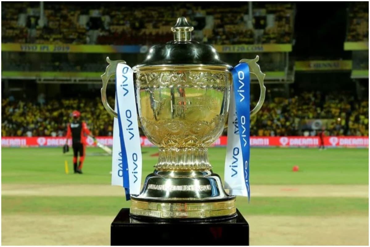 આઈપીએલ-2020 (IPL 2020) આ સપ્તાહે જ શરૂ થઈ રહી છે. છેલ્લી 12 સિઝનમાં આઈપીએલમાં સેંકડો રેકોર્ડ (IPL Records) બન્યા છે અને તૂટ્યા છે. ખેલાડી આવા રેકોર્ડના લિસ્ટમાં સ્થાન મેળવવા માંગે છે. જોકે એક એવો રેકોર્ડ છે જેની સાથે કોઈ ખેલાડી પોતાનું નામ જોડાય તેમ ઇચ્છતા નથી. આ ખેલાડી માટે શરમજનક છે. આ રેકોર્ડ છે આઈપીએલમાં સૌથી વધારે વખતે શૂન્ય પર આઉટ થવાનો. અમે તમને બતાવી રહ્યા છીએ કે આઈપીએલમાં સૌથી વધારે શૂન્ય રને આઉટ કોણ થયું છે. આઈપીએલ-2020 (IPL 2020) આ સપ્તાહે જ શરૂ થઈ રહી છે. છેલ્લી 12 સિઝનમાં આઈપીએલમાં સેંકડો રેકોર્ડ (IPL Records) બન્યા છે અને તૂટ્યા છે. ખેલાડી આવા રેકોર્ડના લિસ્ટમાં સ્થાન મેળવવા માંગે છે. જોકે એક એવો રેકોર્ડ છે જેની સાથે કોઈ ખેલાડી પોતાનું નામ જોડાય તેમ ઇચ્છતા નથી. આ ખેલાડી માટે શરમજનક છે. આ રેકોર્ડ છે આઈપીએલમાં સૌથી વધારે વખતે શૂન્ય પર આઉટ થવાનો. અમે તમને બતાવી રહ્યા છીએ કે આઈપીએલમાં સૌથી વધારે શૂન્ય રને આઉટ કોણ થયું છે.