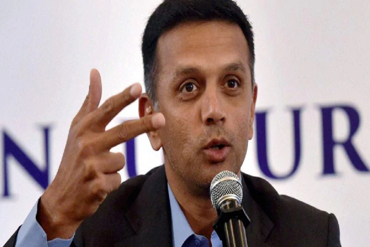 આઈપીએલ-2020માં (IPL 2020) અત્યાર સુધી 10 મેચો રમાઈ છે. આ 10 મેચોમાં મોટા ખેલાડીઓ વચ્ચે નવા અને યુવા ખેલાડીઓએ પોતાની ઓળખ બનાવી લીધી છે. દેવદત્ત પડીકલથી લઈને પૃથ્વી શો સુધી બધાએ પોતાને સાબિત કર્યા છે. આ બધા યુવા ક્રિકેટરોને પૂર્વ ભારતીય ક્રિકેટર રાહુલ દ્રવિડે ટ્રેઇન કર્યા છે. (PTI) આઈપીએલ-2020માં (IPL 2020) અત્યાર સુધી 10 મેચો રમાઈ છે. આ 10 મેચોમાં મોટા ખેલાડીઓ વચ્ચે નવા અને યુવા ખેલાડીઓએ પોતાની ઓળખ બનાવી લીધી છે. દેવદત્ત પડીકલથી લઈને પૃથ્વી શો સુધી બધાએ પોતાને સાબિત કર્યા છે. આ બધા યુવા ક્રિકેટરોને પૂર્વ ભારતીય ક્રિકેટર રાહુલ દ્રવિડે ટ્રેઇન કર્યા છે. (PTI)