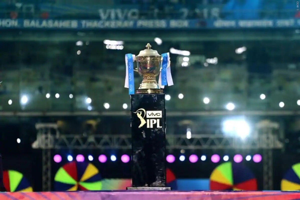 , ઈન્ડિયન પ્રીમિયર લીગ (IPL) એટલે કે આઈપીએલ આજથી (19 સપ્ટેમ્બર) શરૂ થઈ રહી છે. આઈપીએલ 2020ની પ્રથમ મેચ સાંજે સાડા સાત વાગ્યે શરૂ થશે. જો તમે ક્રિકેટ પ્રેમી છો અને આઈપીએલ 2020 (IPL 2020) જોવા ઇચ્છતા હોવ તો ટેલિકોમ કંપનીઓ ઘણી પ્રીપેડ યોજનાઓ આપી રહી છે. જેનાથી ગ્રાહકો મફતમાં આઈપીએલની મજા લઇ શકે. રિચાર્જ પ્લાન (recharge plan) વિશે વાત કરીએ તો રિલાયન્સ જિયો (reliance JIO) અને ભારતી એરટેલ (airtel) બંને આવી અનેક યોજનાઓ ઓફર કરે છે. જેની સાથે Disney+ Hotstar VIP સબ્સ્ક્રિપ્શન મફત આપવામાં આવે છે. મહત્વનું છે કે, આઈપીએલની પહેલી મેચ ચેન્નાઈ સુપર કિંગ્સ અને મુંબઇ ઇન્ડિયન્સ વચ્ચે રમાશે. , ઈન્ડિયન પ્રીમિયર લીગ (IPL) એટલે કે આઈપીએલ આજથી (19 સપ્ટેમ્બર) શરૂ થઈ રહી છે. આઈપીએલ 2020ની પ્રથમ મેચ સાંજે સાડા સાત વાગ્યે શરૂ થશે. જો તમે ક્રિકેટ પ્રેમી છો અને આઈપીએલ 2020 (IPL 2020) જોવા ઇચ્છતા હોવ તો ટેલિકોમ કંપનીઓ ઘણી પ્રીપેડ યોજનાઓ આપી રહી છે. જેનાથી ગ્રાહકો મફતમાં આઈપીએલની મજા લઇ શકે. રિચાર્જ પ્લાન (recharge plan) વિશે વાત કરીએ તો રિલાયન્સ જિયો (reliance JIO) અને ભારતી એરટેલ (airtel) બંને આવી અનેક યોજનાઓ ઓફર કરે છે. જેની સાથે Disney+ Hotstar VIP સબ્સ્ક્રિપ્શન મફત આપવામાં આવે છે. મહત્વનું છે કે, આઈપીએલની પહેલી મેચ ચેન્નાઈ સુપર કિંગ્સ અને મુંબઇ ઇન્ડિયન્સ વચ્ચે રમાશે.