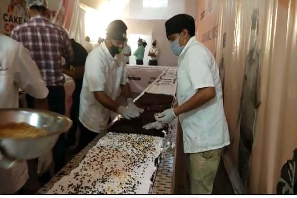 ગત વર્ષ 2019માં કેક અગેન્સ્ કરપ્શન કાર્યક્રમમાં 7000 કિગ્રાની 700 ફૂટ લાંબી કેક બનાવવામાં આવી હતી સમાજમાં પ્રમાણિક લોકો દ્વારા કેક કાપીને કાર્યક્રમની ઉજવણી કરવામાં આવી હતી. ગત વર્ષ 2019માં કેક અગેન્સ્ કરપ્શન કાર્યક્રમમાં 7000 કિગ્રાની 700 ફૂટ લાંબી કેક બનાવવામાં આવી હતી સમાજમાં પ્રમાણિક લોકો દ્વારા કેક કાપીને કાર્યક્રમની ઉજવણી કરવામાં આવી હતી.