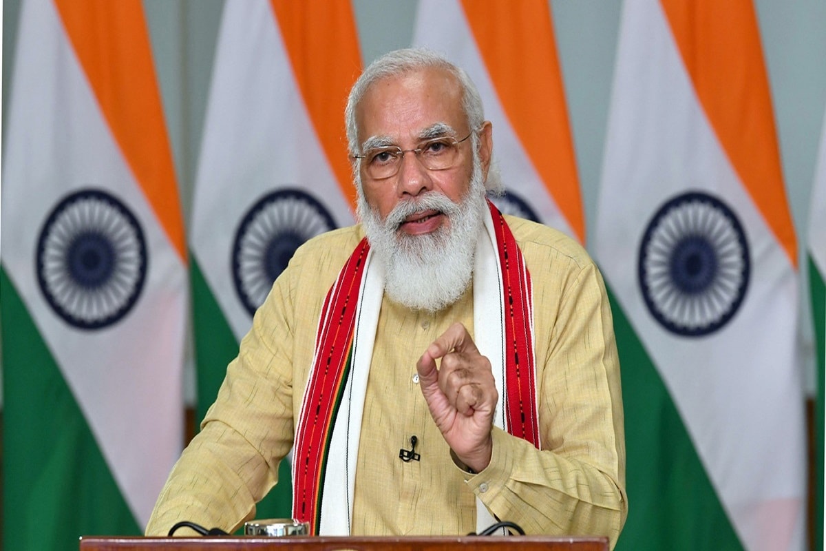 સંઘીય શાસન વ્યવસ્થામાં પ્રધાનમંત્રી (Prime Minister) વધારે શક્તિશાળી ગણાય છે. તે દેશના નેતા છે. તે નેતા જેમની સરકાર દેશ ચલાવે છે. નીતિ બનાવે છે અને જરૂર પડે તો રાજ્યોના મામલામાં સલાહ પણ આપે છે. જોકે અધિકારોના હિસાબે એક મુખ્યમંત્રી પોતાના રાજ્યમાં સૌથી શક્તિશાળી નેતા હોય છે, તે રાજ્ય સરકારના મુખીયા છે. સામાન્ય રીતે લોકોનું માનવું હોય છે કે દેશમાં સૌથી વધારે સેલેરી રાષ્ટ્રપતિની હોય છે. આ પછી પ્રધાનમંત્રીનો નંબર આવે છે પણ આવું નથી. ઘણા રાજ્યોના મુખ્યમંત્રીઓની સેલેરી પીએમથી વધારે છે. આ આશ્ચર્યકારક છે પણ હકીકત છે.(પ્રતિકાત્મક તસવીર) સંઘીય શાસન વ્યવસ્થામાં પ્રધાનમંત્રી (Prime Minister) વધારે શક્તિશાળી ગણાય છે. તે દેશના નેતા છે. તે નેતા જેમની સરકાર દેશ ચલાવે છે. નીતિ બનાવે છે અને જરૂર પડે તો રાજ્યોના મામલામાં સલાહ પણ આપે છે. જોકે અધિકારોના હિસાબે એક મુખ્યમંત્રી પોતાના રાજ્યમાં સૌથી શક્તિશાળી નેતા હોય છે, તે રાજ્ય સરકારના મુખીયા છે. સામાન્ય રીતે લોકોનું માનવું હોય છે કે દેશમાં સૌથી વધારે સેલેરી રાષ્ટ્રપતિની હોય છે. આ પછી પ્રધાનમંત્રીનો નંબર આવે છે પણ આવું નથી. ઘણા રાજ્યોના મુખ્યમંત્રીઓની સેલેરી પીએમથી વધારે છે. આ આશ્ચર્યકારક છે પણ હકીકત છે.(પ્રતિકાત્મક તસવીર)