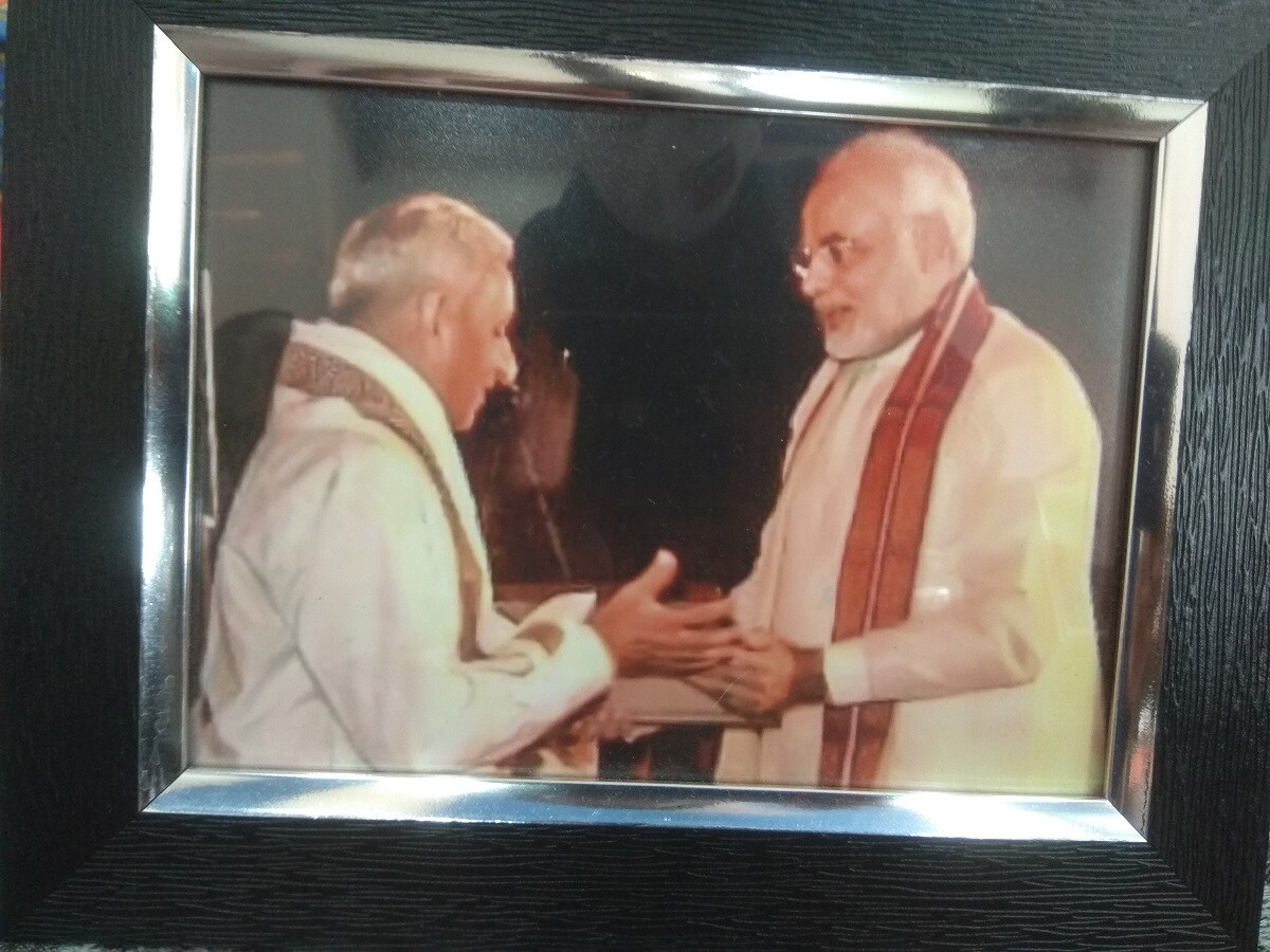 વડનગરમાં તાનારીરી એ ભારતીય સંગીત સમારોહના કાર્યક્રમો યોજી ફરી એ સંગીતની કલાને જીવંત કરી છે. એવી જ રીતે વિસનગરની એમ.એન કોલેજના પ્રિન્સિપાલ પ્રોફેસર રાજેશ મોઢ કહે છે કે, 1966-67માં તેઓ વિસનગર કોલેજમાં પ્રિસાયન્સના વિદ્યાર્થી રહ્યા છે. નરેન્દ્ર મોદી જેવા વિદ્યાર્થી મેળવી તેઓ પણ ગૌરવની લાગણી અનુભવી રહ્યા છે. વડનગરમાં તાનારીરી એ ભારતીય સંગીત સમારોહના કાર્યક્રમો યોજી ફરી એ સંગીતની કલાને જીવંત કરી છે. એવી જ રીતે વિસનગરની એમ.એન કોલેજના પ્રિન્સિપાલ પ્રોફેસર રાજેશ મોઢ કહે છે કે, 1966-67માં તેઓ વિસનગર કોલેજમાં પ્રિસાયન્સના વિદ્યાર્થી રહ્યા છે. નરેન્દ્ર મોદી જેવા વિદ્યાર્થી મેળવી તેઓ પણ ગૌરવની લાગણી અનુભવી રહ્યા છે.