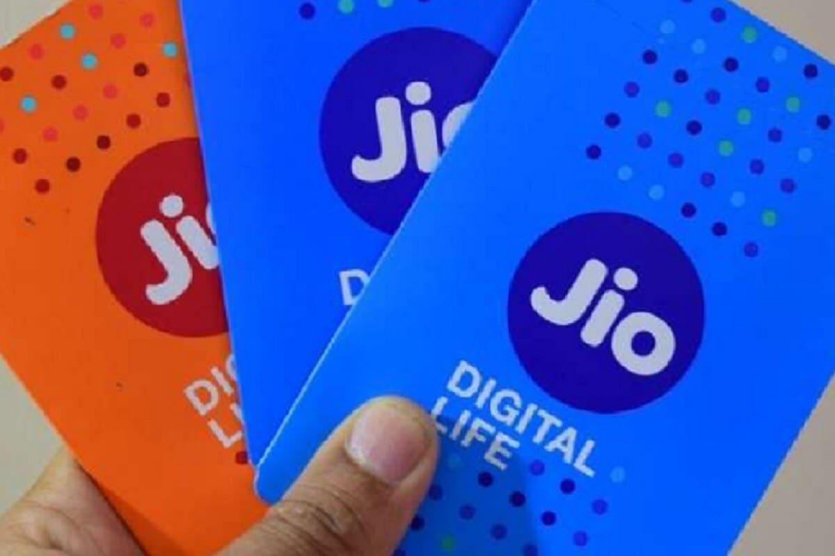 દેશની સૌથી મોટી ટેલિકોમ કંપની રિલાયંસ જિયા (Reliance Jio) હવે તેના ગ્રાહકો માટે અનેક પ્લાન અને ઓફર લઇને આવી છે. જેમાં ગ્રાહકોને સૌથી વધુ ડેટા, ફ્રીમાં IPL જેવી મેચ જોવાનો ફાયદો મળે છે. રિચાર્જ પ્લાનની વાત કરીએ તો તેમાં રિલાયન્સ જીયોએ ઓછી કિંમતે એક તેવો પ્લાન લોન્ચ કર્યો છે. જેમાં ગ્રાહકોને દરરોજ 3 GB ડેટાનો ફાયદો મળશે. દેશની સૌથી મોટી ટેલિકોમ કંપની રિલાયંસ જિયા (Reliance Jio) હવે તેના ગ્રાહકો માટે અનેક પ્લાન અને ઓફર લઇને આવી છે. જેમાં ગ્રાહકોને સૌથી વધુ ડેટા, ફ્રીમાં IPL જેવી મેચ જોવાનો ફાયદો મળે છે. રિચાર્જ પ્લાનની વાત કરીએ તો તેમાં રિલાયન્સ જીયોએ ઓછી કિંમતે એક તેવો પ્લાન લોન્ચ કર્યો છે. જેમાં ગ્રાહકોને દરરોજ 3 GB ડેટાનો ફાયદો મળશે.