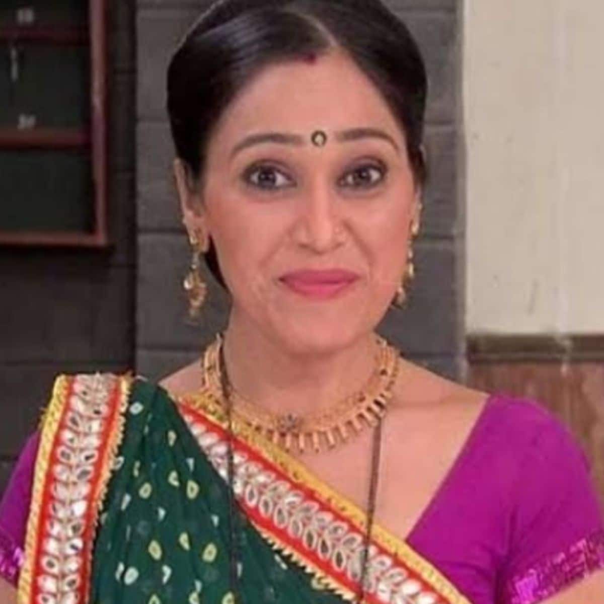 એક્ટ્રેસ અને તેમનો પરિવાર સાથે નેગોશિએશન કરવાના સવાલ પર શોના પ્રોડ્યૂસર અસિત કુમાર મોદીએ કહ્યું કે નેગોશિએશન જેવું કંઇ હોતું નથી. દિશાએ ગત વર્ષ શોમાં ગેસ્ટ અપીયરેંસ માટે શૂટિંગ કર્યું હતું. તેમના પતિ મયૂરે કહ્યું કે તે નિર્માતા સાથે વાતચીત કરી રહ્યા છે. પણ સમજૂતી ના થઇ. (photo credit: instagram/@dishavakanioffical) એક્ટ્રેસ અને તેમનો પરિવાર સાથે નેગોશિએશન કરવાના સવાલ પર શોના પ્રોડ્યૂસર અસિત કુમાર મોદીએ કહ્યું કે નેગોશિએશન જેવું કંઇ હોતું નથી. દિશાએ ગત વર્ષ શોમાં ગેસ્ટ અપીયરેંસ માટે શૂટિંગ કર્યું હતું. તેમના પતિ મયૂરે કહ્યું કે તે નિર્માતા સાથે વાતચીત કરી રહ્યા છે. પણ સમજૂતી ના થઇ. (photo credit: instagram/@dishavakanioffical)