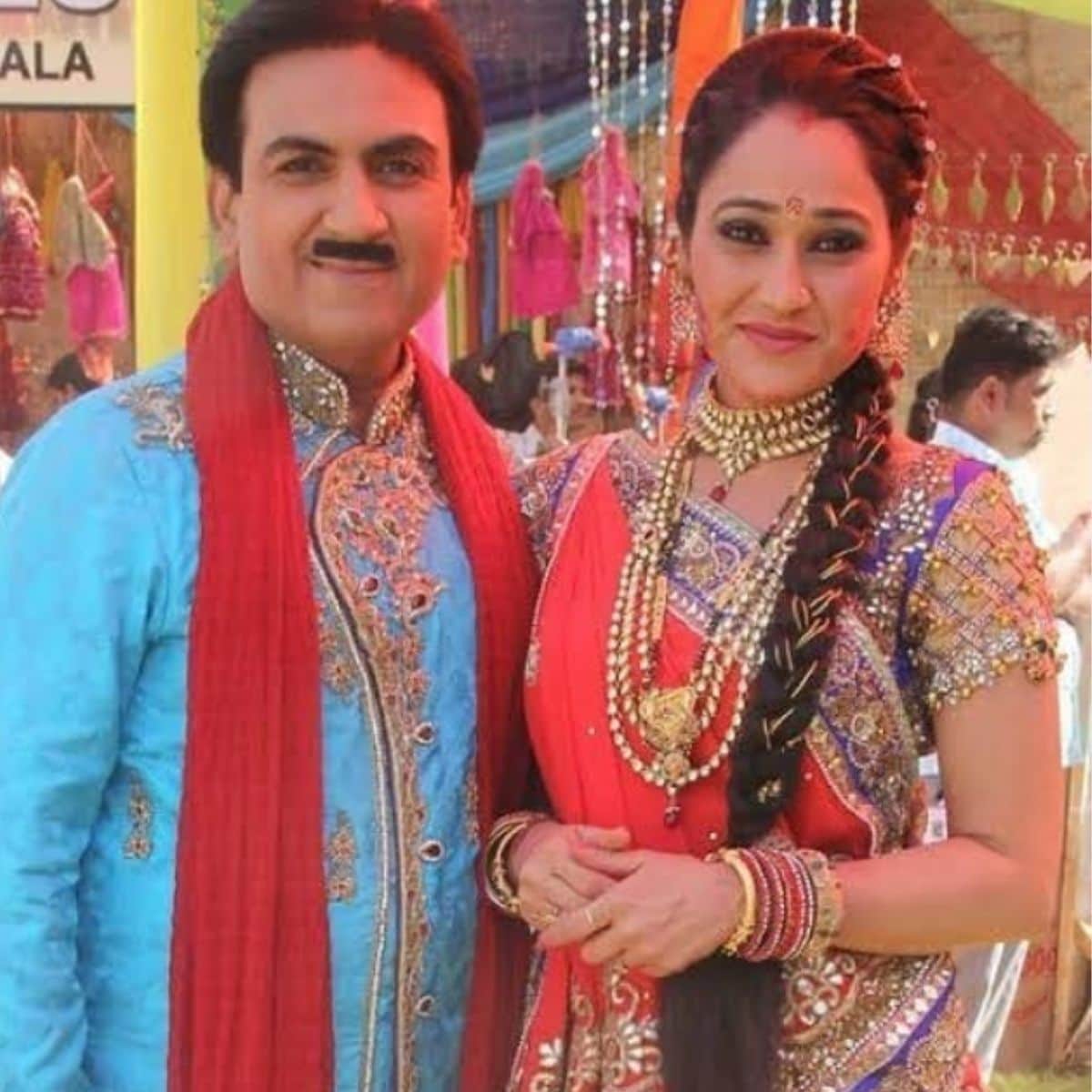 આ પહેલા તેવી ખબર આવી હતી કે સીરિયલના નિર્માતા દિશા ફરી પાછી ફરે તે માટે પ્રયાસ કરી રહી છે પણ તે પાછી આવવા તૈયાર નથી. શોમાં દયા બેન ક્યારે પાછા ફરે છે તે વાતની રાહ બધા જ જોઇ રહ્યા હતા. (photo credit: instagram/@dishavakanioffical) આ પહેલા તેવી ખબર આવી હતી કે સીરિયલના નિર્માતા દિશા ફરી પાછી ફરે તે માટે પ્રયાસ કરી રહી છે પણ તે પાછી આવવા તૈયાર નથી. શોમાં દયા બેન ક્યારે પાછા ફરે છે તે વાતની રાહ બધા જ જોઇ રહ્યા હતા. (photo credit: instagram/@dishavakanioffical)