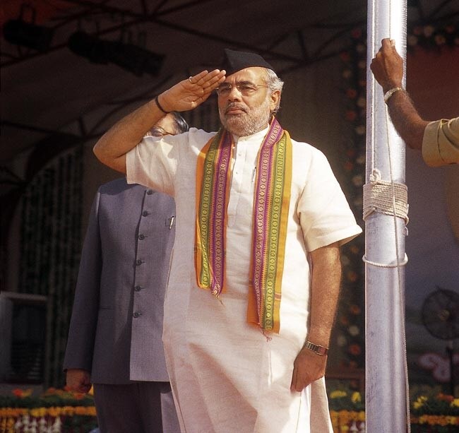 1980ના દાયકામાં જ્યારે મોદી ગુજરાતની ભાજપ શાખામાં જોડાયા ત્યારે માનવામાં આવતું હતું કે પાર્ટીને આનાથી સંધના પ્રભાવનો સીધો ફાયદો મળશે. તે વર્ષ 1988-89માં ભારતીય જનતા પાર્ટી ગુજરાત એકમના મહાસચિવ બન્યા. 1980ના દાયકામાં જ્યારે મોદી ગુજરાતની ભાજપ શાખામાં જોડાયા ત્યારે માનવામાં આવતું હતું કે પાર્ટીને આનાથી સંધના પ્રભાવનો સીધો ફાયદો મળશે. તે વર્ષ 1988-89માં ભારતીય જનતા પાર્ટી ગુજરાત એકમના મહાસચિવ બન્યા.