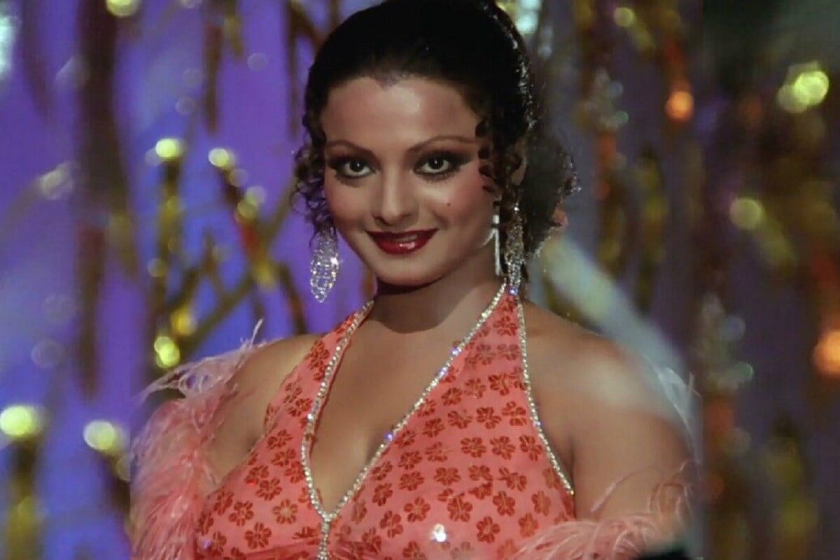 મુંબઇ : બોલિવૂડ એક્ટ્રેસ રેખા (Actress Rekha)ની આજે 66મી બર્થ ડે છે. તેમણે હજી સુધી 180થી વધુ ફિલ્મોમાં કામ કર્યું છે. જો કે તેમના માટે આ સફર એટલો સરળ નથી રહ્યો. પોતાની દિગકશ સુંદરતા અને મૃગનૈની જેવી આંખોથી રેખાએ અનેક લોકોને પોતાના દિવાના કર્યા છે. તે બોલિવૂડના યંગ સ્ટાર હોય કે તેના સમકાલીન હિરો. જો કે આટલી બધી ફેમની સાથે જ રેખાના જીવનમાં મુશ્કેલીઓ પણ આપાર આવી છે. ફોટો- ન્યૂઝ 18 મુંબઇ : બોલિવૂડ એક્ટ્રેસ રેખા (Actress Rekha)ની આજે 66મી બર્થ ડે છે. તેમણે હજી સુધી 180થી વધુ ફિલ્મોમાં કામ કર્યું છે. જો કે તેમના માટે આ સફર એટલો સરળ નથી રહ્યો. પોતાની દિગકશ સુંદરતા અને મૃગનૈની જેવી આંખોથી રેખાએ અનેક લોકોને પોતાના દિવાના કર્યા છે. તે બોલિવૂડના યંગ સ્ટાર હોય કે તેના સમકાલીન હિરો. જો કે આટલી બધી ફેમની સાથે જ રેખાના જીવનમાં મુશ્કેલીઓ પણ આપાર આવી છે. ફોટો- ન્યૂઝ 18