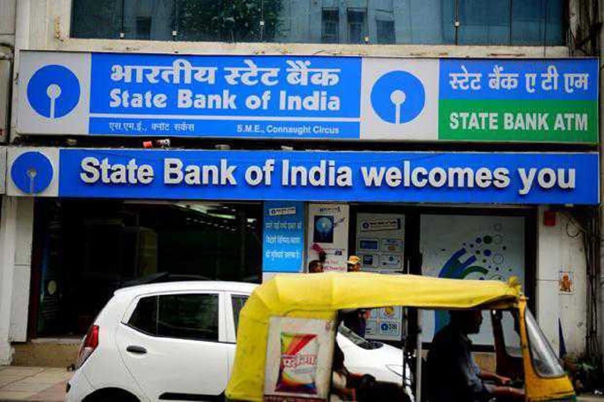 સ્ટેટ બેંક ઓફ ઇન્ડિયા (State Bank Of India)ના કસ્ટમર્સ છો અને તમે યોના સીબીઆઇ (YONO SBI)એપ પર વેબ પોર્ટલનો ઉપયોગ કરો છો તો આ ખબર તમારા માટે છે. 11 ઓક્ટોબરથી 13 ઓક્ટોબર સુધી યોનો એસબીઆઇ રાતના 12 વાગ્યાથી સવારે 4 વાગ્યા સુધી મેંટેનેંસથી જોડાયેલા કામ-કાજના કારણે બંધ રહેશે. એટલે કે આ સમય દરમિયાન તમે બેંકના આ એપ કે વેબ પોર્ટલ દ્વારા ટ્રાંજેક્શન કે બેંકિંગ સર્વિસેસ નહીં કરી શકો. સ્ટેટ બેંક ઓફ ઇન્ડિયા (State Bank Of India)ના કસ્ટમર્સ છો અને તમે યોના સીબીઆઇ (YONO SBI)એપ પર વેબ પોર્ટલનો ઉપયોગ કરો છો તો આ ખબર તમારા માટે છે. 11 ઓક્ટોબરથી 13 ઓક્ટોબર સુધી યોનો એસબીઆઇ રાતના 12 વાગ્યાથી સવારે 4 વાગ્યા સુધી મેંટેનેંસથી જોડાયેલા કામ-કાજના કારણે બંધ રહેશે. એટલે કે આ સમય દરમિયાન તમે બેંકના આ એપ કે વેબ પોર્ટલ દ્વારા ટ્રાંજેક્શન કે બેંકિંગ સર્વિસેસ નહીં કરી શકો.