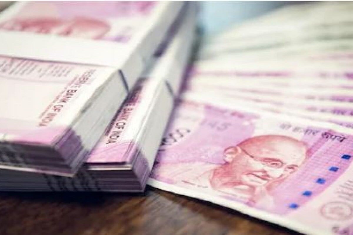 બિઝનેસ મેગેઝિન ફોર્બ્સ (Forbes) દર વર્ષે દુનિયાના પૈસાદાર લોકોનું લિસ્ટ જાહેર કરે છે. ફોર્બ્સ દર વર્ષે ભારતની સૌથી પૈસાદાર મહિલાઓનું લિસ્ટ પણ જાહેર કરે છે. આ લિસ્ટમાં ભારત સૌથી પૈસાદાર મહિલાઓને સમાવવામાં આવે છે. ભારતમાં જે મહિલાઓ 2019માં પૈસાદાર હતી તેમના જ નામ આ વખતે પણ લિસ્ટમાં ટોપમાં રહ્યા છે. ત્યારે જાણો કોણ છે તે 5 મહિલાઓ જે દેશની સૌથી પૈસાદાર મહિલાઓમાંથી એક છે. (Richest Indian Women) બિઝનેસ મેગેઝિન ફોર્બ્સ (Forbes) દર વર્ષે દુનિયાના પૈસાદાર લોકોનું લિસ્ટ જાહેર કરે છે. ફોર્બ્સ દર વર્ષે ભારતની સૌથી પૈસાદાર મહિલાઓનું લિસ્ટ પણ જાહેર કરે છે. આ લિસ્ટમાં ભારત સૌથી પૈસાદાર મહિલાઓને સમાવવામાં આવે છે. ભારતમાં જે મહિલાઓ 2019માં પૈસાદાર હતી તેમના જ નામ આ વખતે પણ લિસ્ટમાં ટોપમાં રહ્યા છે. ત્યારે જાણો કોણ છે તે 5 મહિલાઓ જે દેશની સૌથી પૈસાદાર મહિલાઓમાંથી એક છે. (Richest Indian Women)