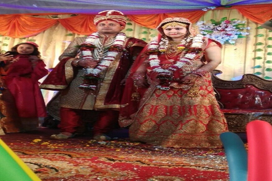 મૃતકના પિતાનો દાવો છે કે બાળક આપવાની ક્ષમતા તેમના જમાઇ નહતી પણ તેનું પરિણામ તેની પુત્રીએ મોતથી ભોગવવું પડ્યું. જો કે પોલીસે ત્વરિત કાર્યવાહી કરીને પતિની ધરપકડ કરી છે. પોલીસે આ મામલે મૃતકના સાસુ અને સસરાની પણ પુછપરછ કરી રહ્યા છે. અને પોલીસને પણ પ્રાથમિક તપાસમાં આ હત્યાનો કેસ લાગી રહ્યો છે. મૃતકના પિતાનો દાવો છે કે બાળક આપવાની ક્ષમતા તેમના જમાઇ નહતી પણ તેનું પરિણામ તેની પુત્રીએ મોતથી ભોગવવું પડ્યું. જો કે પોલીસે ત્વરિત કાર્યવાહી કરીને પતિની ધરપકડ કરી છે. પોલીસે આ મામલે મૃતકના સાસુ અને સસરાની પણ પુછપરછ કરી રહ્યા છે. અને પોલીસને પણ પ્રાથમિક તપાસમાં આ હત્યાનો કેસ લાગી રહ્યો છે.