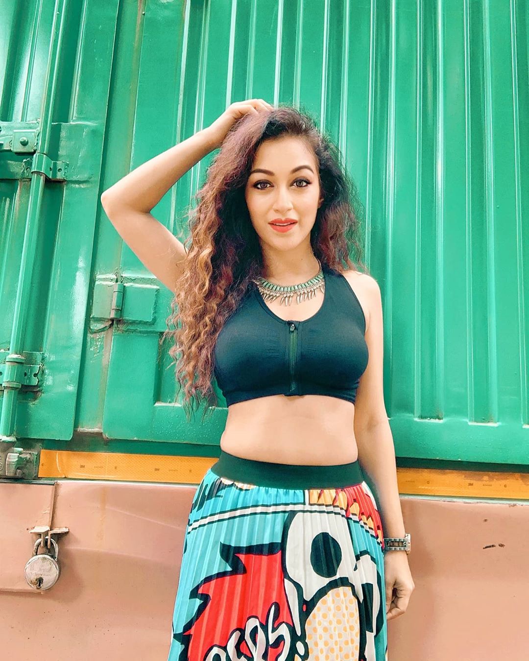 સુનૈનાના આ ફોટો પર ફેન્સ તરફથી અનેક પ્રતિક્રિયાઓ મળી રહી છે. આ સિવાય અનેક સેલેબ્સે પણ તેની આ તસવીર પર ટિપ્પણી કરી છે. તારક મહેતા કા ઉલ્ટા ચશ્મામાં ડોક્ટર હાથીની પત્ની કોમલનું પાત્ર ભજવનારી અભિનેત્રી અંબિકાએ પણ તેના આ ફોટો પર ટિપ્પણી કરી છે. કહ્યું છે કે - Oooh yeah. (Photo Credit- @sunayanaf/Instagram) સુનૈનાના આ ફોટો પર ફેન્સ તરફથી અનેક પ્રતિક્રિયાઓ મળી રહી છે. આ સિવાય અનેક સેલેબ્સે પણ તેની આ તસવીર પર ટિપ્પણી કરી છે. તારક મહેતા કા ઉલ્ટા ચશ્મામાં ડોક્ટર હાથીની પત્ની કોમલનું પાત્ર ભજવનારી અભિનેત્રી અંબિકાએ પણ તેના આ ફોટો પર ટિપ્પણી કરી છે. કહ્યું છે કે - Oooh yeah. (Photo Credit- @sunayanaf/Instagram)