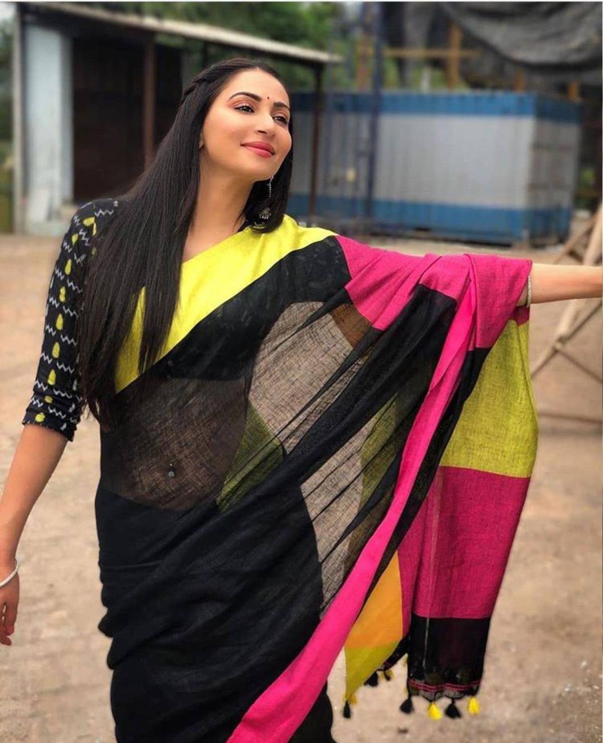 હવે ઓળખી કોણ છે ઋષિના. જો કે ઋષિનાએ એક વિલન, સાહેબ બીબી ઓર ગેંગસ્ટર અને લુપ્ત જેવી ફિલ્મોમાં પણ પોતાની એક્ટિંગનો જલવો બતાવી ચૂકી છે. હવે ઓળખી કોણ છે ઋષિના. જો કે ઋષિનાએ એક વિલન, સાહેબ બીબી ઓર ગેંગસ્ટર અને લુપ્ત જેવી ફિલ્મોમાં પણ પોતાની એક્ટિંગનો જલવો બતાવી ચૂકી છે.