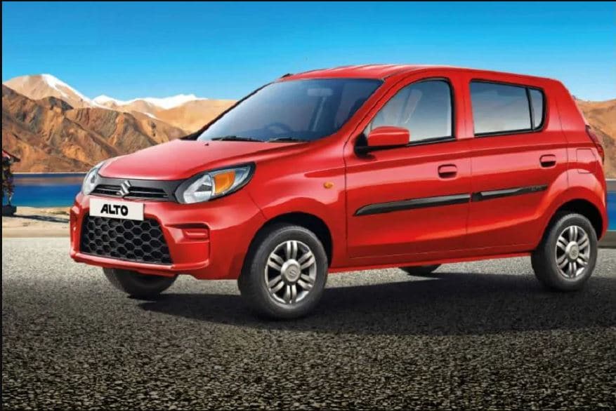 Maruti Alto 800 : સૌથી પહેલા વાત કરીએ દેશમાં સૌથી વધુ વેચાતી અને દેશના સૌથી મોટા કાર નિર્મતા કંપની મારુતિ સુઝુકીની લોકપ્રિય હેચબેક કાર મારુતિ અલ્ટો 800ની. લાંબા સમયથી આ કાર વેચાય છે અને લાંબા સમયથી આ વેચાણ મામલે લોકોની પહેલી પસંદ બનેલી છે. આ એક બજેટ કાર છે. વળી તે સીએમજી વેરિયન્ટમાં પણ છે. અને માઇલેજ પર સારી આપે છે. Maruti Alto 800 : સૌથી પહેલા વાત કરીએ દેશમાં સૌથી વધુ વેચાતી અને દેશના સૌથી મોટા કાર નિર્મતા કંપની મારુતિ સુઝુકીની લોકપ્રિય હેચબેક કાર મારુતિ અલ્ટો 800ની. લાંબા સમયથી આ કાર વેચાય છે અને લાંબા સમયથી આ વેચાણ મામલે લોકોની પહેલી પસંદ બનેલી છે. આ એક બજેટ કાર છે. વળી તે સીએમજી વેરિયન્ટમાં પણ છે. અને માઇલેજ પર સારી આપે છે.