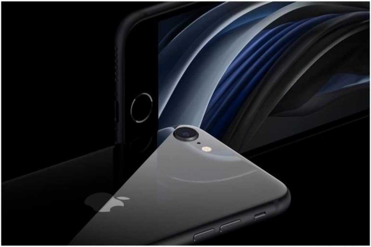 Apple iPhone SE 2020 : Flipkart પર ચાલી રહેલ આ સેલમાં આ વર્ષ લોન્ચ થયેલ iPhone SE 2020 પર 9,501 રૂપિયાનું ડિસ્કાઉન્ટ મળી રહ્યું છે. 42,500 રૂપિયાની કિંમતમાં આ લોન્ચ થયેલા આ સ્માર્ટફોનને 32,999 રૂપિયાની કિંમતમાં ખરીદી શકાય છે. ફોનને 64GB મોડલ પર 14,350 રૂપિયા સુધીની એક્સચેન્જ ઓફર પણ આપવામાં આવી છે. આ સિવાય EMI અને બેંક કાર્ડ ઓફર પણ છે. જેમાં Axis બેંકથી 1,500 રૂપિયાનું ડિસ્કાઉન્ટ આપવામાં આવી રહ્યું છે. Apple iPhone SE 2020 : Flipkart પર ચાલી રહેલ આ સેલમાં આ વર્ષ લોન્ચ થયેલ iPhone SE 2020 પર 9,501 રૂપિયાનું ડિસ્કાઉન્ટ મળી રહ્યું છે. 42,500 રૂપિયાની કિંમતમાં આ લોન્ચ થયેલા આ સ્માર્ટફોનને 32,999 રૂપિયાની કિંમતમાં ખરીદી શકાય છે. ફોનને 64GB મોડલ પર 14,350 રૂપિયા સુધીની એક્સચેન્જ ઓફર પણ આપવામાં આવી છે. આ સિવાય EMI અને બેંક કાર્ડ ઓફર પણ છે. જેમાં Axis બેંકથી 1,500 રૂપિયાનું ડિસ્કાઉન્ટ આપવામાં આવી રહ્યું છે.