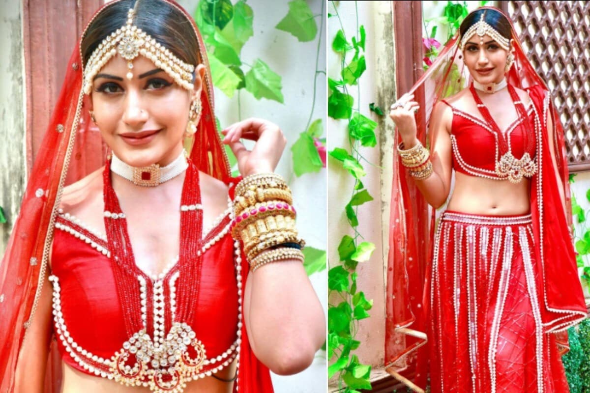 ટીવી શો નાગિન 5 માં (Nagin 5) ઇચ્છાધારી નાગિનનું પાત્ર ભજવનારી લોકપ્રિય ટીવી અભિનેત્રી સુરભિ ચંદના (Surbhi Chandna) દુલ્હનના અવતારમાં જોવા મળી રહી છે. સુરભિએ હાલમાં આ સુંદર તસવીરો સોશિયલ મીડિયા (Social media) પર મૂકી હતી. સુરભિની આ તસવીરોએ હાલ સોશિયલ મીડિયા પર વાયરલ થઇ રહી છે. તમે પણ જુઓ આ તસવીરો. ફોટો સભાર @officialsurbhic/Instagram ટીવી શો નાગિન 5 માં (Nagin 5) ઇચ્છાધારી નાગિનનું પાત્ર ભજવનારી લોકપ્રિય ટીવી અભિનેત્રી સુરભિ ચંદના (Surbhi Chandna) દુલ્હનના અવતારમાં જોવા મળી રહી છે. સુરભિએ હાલમાં આ સુંદર તસવીરો સોશિયલ મીડિયા (Social media) પર મૂકી હતી. સુરભિની આ તસવીરોએ હાલ સોશિયલ મીડિયા પર વાયરલ થઇ રહી છે. તમે પણ જુઓ આ તસવીરો. ફોટો સભાર @officialsurbhic/Instagram