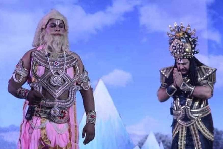 પ્રસારણ સમાપ્ત થવા સુધીમાં આ સંખ્યા બમણી થઈ જશે - સુભાષ મલિકે વધુમાં કહ્યું કે, અમને આશા છે કે પ્રસારણ સમાપ્ત થવા સુધીમાં આ સંખ્યા બમણી થઈ જશે. કોવિડ-19ના નિયમોને કારણે લોકોને આયોજન સ્થળ પર આવીને રામલીલા જોવાની મંજૂરી નથી. આ રામલીલા 17 ઓક્ટોબરે શરૂ થઈ હતી અને 25 ઓક્ટોબરે રાવણ દહનની સાથે તેનું સમાપન થશે. પ્રસારણ સમાપ્ત થવા સુધીમાં આ સંખ્યા બમણી થઈ જશે - સુભાષ મલિકે વધુમાં કહ્યું કે, અમને આશા છે કે પ્રસારણ સમાપ્ત થવા સુધીમાં આ સંખ્યા બમણી થઈ જશે. કોવિડ-19ના નિયમોને કારણે લોકોને આયોજન સ્થળ પર આવીને રામલીલા જોવાની મંજૂરી નથી. આ રામલીલા 17 ઓક્ટોબરે શરૂ થઈ હતી અને 25 ઓક્ટોબરે રાવણ દહનની સાથે તેનું સમાપન થશે.