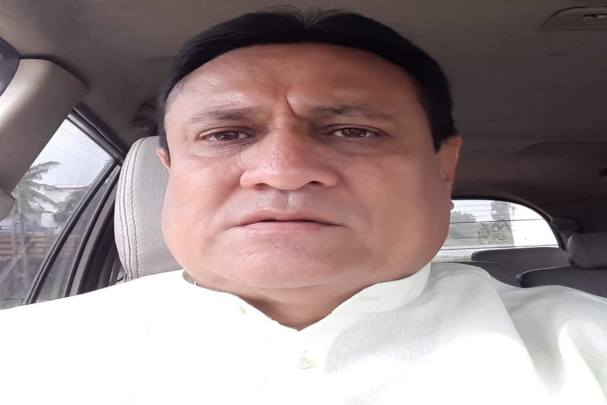 દિનેશ સોલંકી, ગીરસોમનાથઃ હાથરસ અને જામનગરમાં સામૂહિક દુષ્કર્મની ઘટનાઓની આગ હજી શાંત થઈ નથી ત્યાં ગીર સોમનાથ જિલ્લાના કોડીનાર શહેરમાં પણ સામે આવેલી દુષ્કર્મની ઘટનામાં ફિટકાર જન્માવે એવી હકીકતો સામે આવી રહી છે. ગીર સોમનાથના (Gir somnath) કોડીનાર પોલીસ સ્ટેશનમાં (kodinar police station) સગીરા પર ભાજપના રાજકીય (BJP leader) કાર્યકરે દુષ્કર્મ (rape) કર્યાની ફરિયાદ નોધાઈ હતી. આ ગુનામાં સાથ આપનાર સગીરાના મામા અને નાની સહિત અન્ય મહિલા સહિત 4 આરોપીઓ સામે પોસ્કો મુજબ નોંધાયો ગુનો. ત્રણ આરોપીઓને પોલીસે ઝડપી લીધા હતા. દિનેશ સોલંકી, ગીરસોમનાથઃ હાથરસ અને જામનગરમાં સામૂહિક દુષ્કર્મની ઘટનાઓની આગ હજી શાંત થઈ નથી ત્યાં ગીર સોમનાથ જિલ્લાના કોડીનાર શહેરમાં પણ સામે આવેલી દુષ્કર્મની ઘટનામાં ફિટકાર જન્માવે એવી હકીકતો સામે આવી રહી છે. ગીર સોમનાથના (Gir somnath) કોડીનાર પોલીસ સ્ટેશનમાં (kodinar police station) સગીરા પર ભાજપના રાજકીય (BJP leader) કાર્યકરે દુષ્કર્મ (rape) કર્યાની ફરિયાદ નોધાઈ હતી. આ ગુનામાં સાથ આપનાર સગીરાના મામા અને નાની સહિત અન્ય મહિલા સહિત 4 આરોપીઓ સામે પોસ્કો મુજબ નોંધાયો ગુનો. ત્રણ આરોપીઓને પોલીસે ઝડપી લીધા હતા.