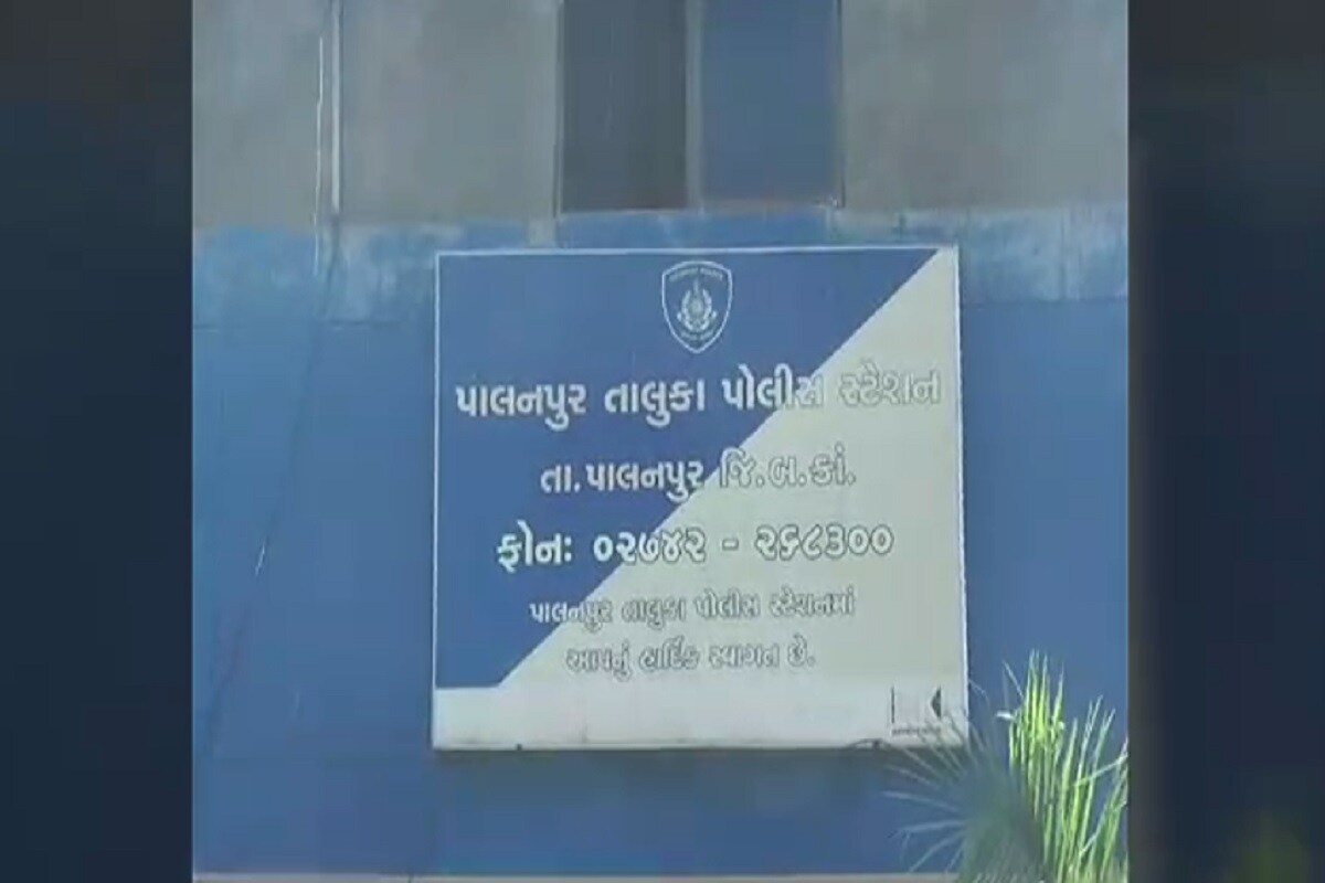 જે બાદ હેવાન બનેલા પાલક પિતાને સજા અપાવવા માટે પોલીસ ખુદ ફરિયાદી બની છે. પાલનપુર તાલુકા પોલીસ મથકના એ.એસ.આઈ. મહંમદશરીફ ઇબ્રાહિમભાઈએ ફરિયાદ નોંધાવતાં પોલીસે દુષ્કર્મ આચરનાર શખ્સને ઝડપી લીધો હતો. અને આરોપી સામે ઇ.પી.કો.ક 376(2), એન.એફ., 376(3), 506(2), પોકસો એક્ટ કલમ 4, 6, 10, એટ્રોસીટી એક્ટ કલમ 3, (2), 5 મુજબ ગૂનો નોંધી વધુ તપાસ હાથ ધરી છે. જે બાદ હેવાન બનેલા પાલક પિતાને સજા અપાવવા માટે પોલીસ ખુદ ફરિયાદી બની છે. પાલનપુર તાલુકા પોલીસ મથકના એ.એસ.આઈ. મહંમદશરીફ ઇબ્રાહિમભાઈએ ફરિયાદ નોંધાવતાં પોલીસે દુષ્કર્મ આચરનાર શખ્સને ઝડપી લીધો હતો. અને આરોપી સામે ઇ.પી.કો.ક 376(2), એન.એફ., 376(3), 506(2), પોકસો એક્ટ કલમ 4, 6, 10, એટ્રોસીટી એક્ટ કલમ 3, (2), 5 મુજબ ગૂનો નોંધી વધુ તપાસ હાથ ધરી છે.