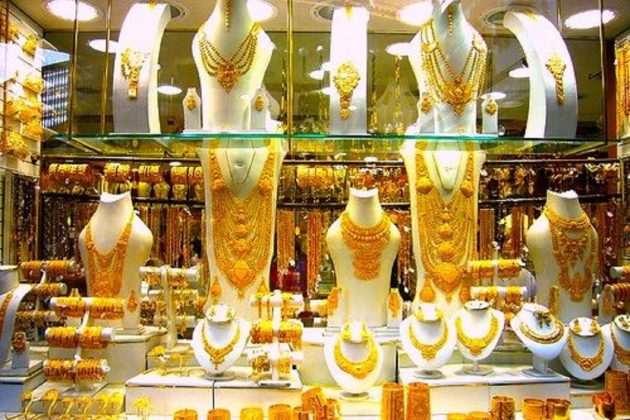 અમદાવાદ બુલિયન માર્કેટમાં (Silver Price in Ahmedabad) શનિવારે એક કિલો ચાંદીના ભાવમાં દિવસ દરમિયાનના કારોબાર બાદ પાછલા બંધ ભાવે સ્થિર રહી હતી. આમ ચાંદી ચોરસા 67,000 રૂપિયા અને ચાંદી રુપું 66,800 રૂપિયાના સ્તરે સ્થિર રહી હતી. જોકે, શુક્રવારે એક કિલો ચાંદીના ભાવમાં 500 રૂપિયાનો ઘટાડો થતાં ચાંદી ચોરસા 67,000 રૂપિયા અને ચાંદી રુપું 66,800 રૂપિયાના ભાવે બંધ રહી હતી. અમદાવાદ બુલિયન માર્કેટમાં (Silver Price in Ahmedabad) શનિવારે એક કિલો ચાંદીના ભાવમાં દિવસ દરમિયાનના કારોબાર બાદ પાછલા બંધ ભાવે સ્થિર રહી હતી. આમ ચાંદી ચોરસા 67,000 રૂપિયા અને ચાંદી રુપું 66,800 રૂપિયાના સ્તરે સ્થિર રહી હતી. જોકે, શુક્રવારે એક કિલો ચાંદીના ભાવમાં 500 રૂપિયાનો ઘટાડો થતાં ચાંદી ચોરસા 67,000 રૂપિયા અને ચાંદી રુપું 66,800 રૂપિયાના ભાવે બંધ રહી હતી.
