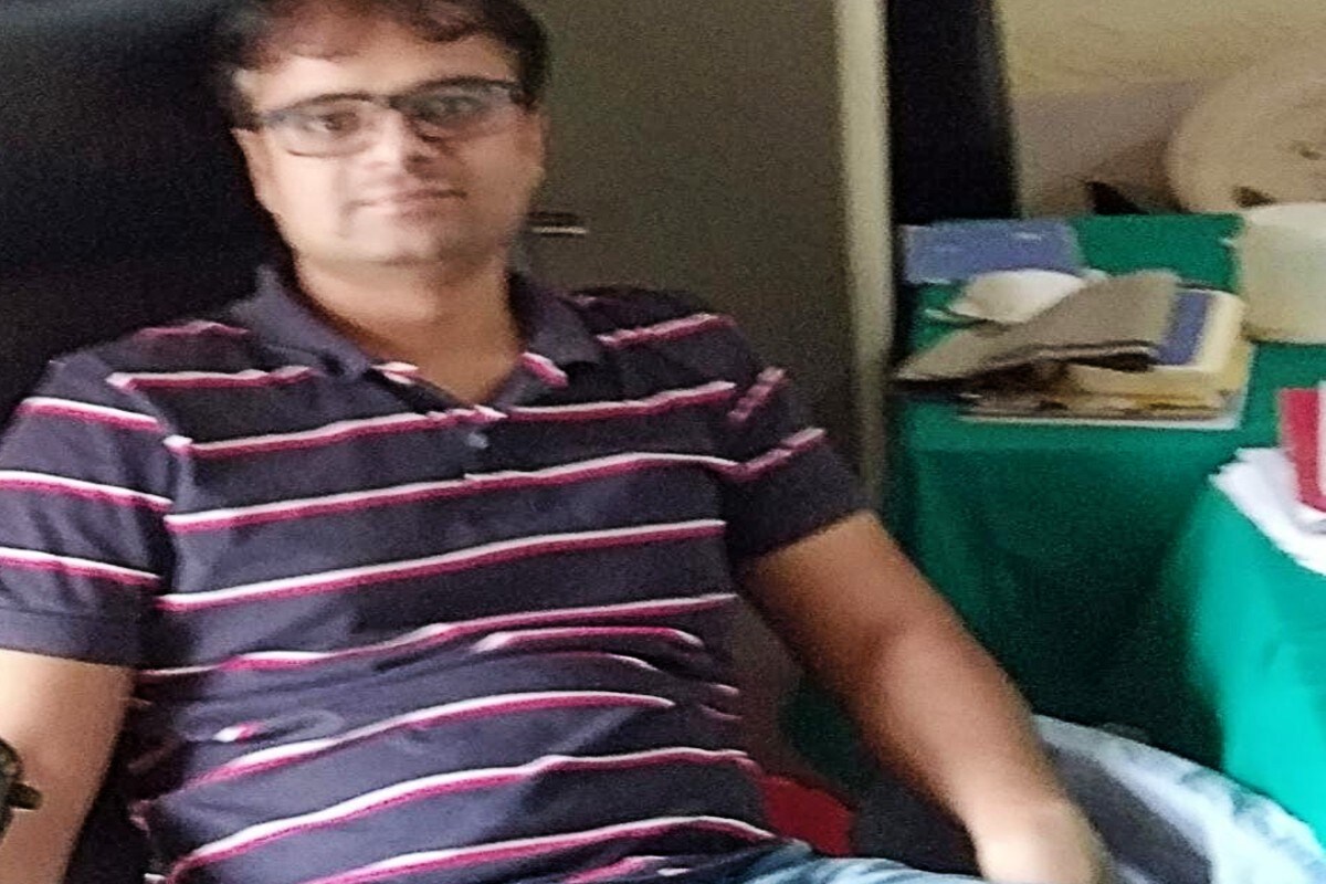 આ અકસ્માતમાં કારનો બૂકડો બોલી ગયો હતો. કાર ચાલક ડો. રવી ડઢાણીયા છાતીમાં કાર નો આગળ નો ભાગ ઘુસી જતાં તેમનું સ્થળ પર મોત થઈ ગયું હતુ અને અકસ્માત એટલો ગમખ્વાર હતો કે કારને તોડીને ડોક્ટર નો મૃતદેહ બહાર કાઢવામાં આવ્યો હતો. આ અકસ્માતમાં કારનો બૂકડો બોલી ગયો હતો. કાર ચાલક ડો. રવી ડઢાણીયા છાતીમાં કાર નો આગળ નો ભાગ ઘુસી જતાં તેમનું સ્થળ પર મોત થઈ ગયું હતુ અને અકસ્માત એટલો ગમખ્વાર હતો કે કારને તોડીને ડોક્ટર નો મૃતદેહ બહાર કાઢવામાં આવ્યો હતો.