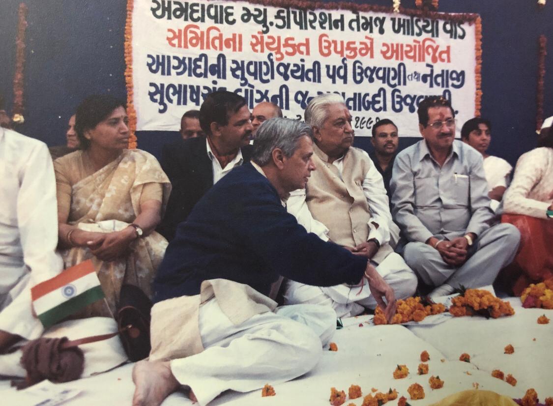કેશુબાપાના નિધનથી સમગ્ર દેશમાં ભાજપ શોકમાં છે. વડાપ્રધાન મોદીએ લખ્યું કે 'અમારા પ્રિય અને સન્નમાનીય કેશુભાઈનું નિધન થતા ખૂબ જ દુ:ખની લાગણી અનુભવું છું. તેઓ અભૂતપૂર્વ નેતા હતા જેમણે સમાજના દરેક તબક્કા માટે કામ કર્યુ. તેમનું જીવન ગુજરાતના વિકાસ માટે સમર્પિત હતું' કેશુબાપાના નિધનથી સમગ્ર દેશમાં ભાજપ શોકમાં છે. વડાપ્રધાન મોદીએ લખ્યું કે 'અમારા પ્રિય અને સન્નમાનીય કેશુભાઈનું નિધન થતા ખૂબ જ દુ:ખની લાગણી અનુભવું છું. તેઓ અભૂતપૂર્વ નેતા હતા જેમણે સમાજના દરેક તબક્કા માટે કામ કર્યુ. તેમનું જીવન ગુજરાતના વિકાસ માટે સમર્પિત હતું'
