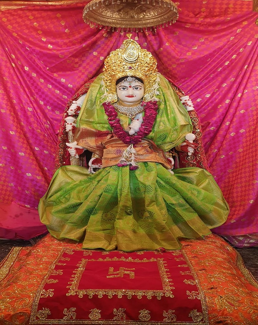 હરસિદ્ધ શક્તિપીઠ, લાડોલમાં અનેક ઉત્સવોની ઉજવણી કરવામાં આવે છે. જેવાકે, ચૈત્ર નવરાત્રી માતાજીના મંદિરમાં ધામધૂમથી ઊજવવામાં આવે છે. તેમજ ૧૦૮ દીવાની આરતી થાય છે. માતાજીના પાટોત્સવની ઉજવણી દર વર્ષે ફાગણ વાદ ત્રીજના દિવસે ઉજવવામાં આવે છે. જેમાં માતાજીની નગરયાત્રા કાઢવામાં આવે છે. માતાજીના ઉત્સવો ઉપરાંત ભૈરવ અષ્ટમી, મહાશિવરાત્રી, આસો નવરાત્રી પણ ઉજવવામાં આવે છે. માઈ ભક્તો દ્વારા તેમની મનોકામના પૂરી કરવા માટે ઘણા યજ્ઞો કરવામાં આવે છે. આમ, લાડોલ શકિતપીઠમાં દરકે ધાર્મિક ઉત્સવ હર્ષોલ્લાસ તેમજ પુરા ભક્તિભાવ સાથે ધામ ધૂમપૂર્વક ઉજવવામાં આવે છે. હરસિદ્ધ શક્તિપીઠ, લાડોલમાં અનેક ઉત્સવોની ઉજવણી કરવામાં આવે છે. જેવાકે, ચૈત્ર નવરાત્રી માતાજીના મંદિરમાં ધામધૂમથી ઊજવવામાં આવે છે. તેમજ ૧૦૮ દીવાની આરતી થાય છે. માતાજીના પાટોત્સવની ઉજવણી દર વર્ષે ફાગણ વાદ ત્રીજના દિવસે ઉજવવામાં આવે છે. જેમાં માતાજીની નગરયાત્રા કાઢવામાં આવે છે. માતાજીના ઉત્સવો ઉપરાંત ભૈરવ અષ્ટમી, મહાશિવરાત્રી, આસો નવરાત્રી પણ ઉજવવામાં આવે છે. માઈ ભક્તો દ્વારા તેમની મનોકામના પૂરી કરવા માટે ઘણા યજ્ઞો કરવામાં આવે છે. આમ, લાડોલ શકિતપીઠમાં દરકે ધાર્મિક ઉત્સવ હર્ષોલ્લાસ તેમજ પુરા ભક્તિભાવ સાથે ધામ ધૂમપૂર્વક ઉજવવામાં આવે છે.