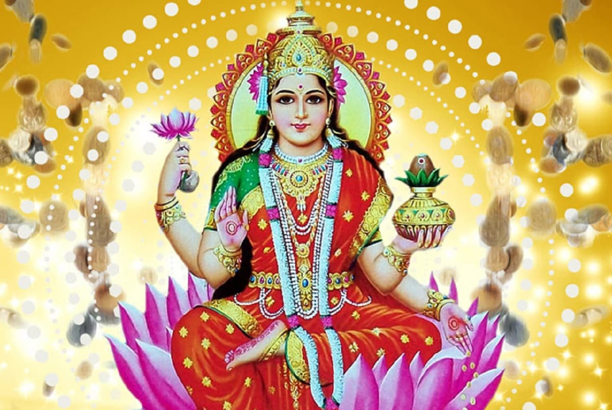 દિવાળીએ શ્રીયંત્રનું પૂજન કરો- દિવાળી (Diwali) દેવી લક્ષ્મી (Laxmiji)ની સાથે શ્રીયંત્રનું પણ પૂજન કરવાની પરંપરા છે. આ વખતે ગુરૂ ધન રાશિમાં રહેશે તેથી આ સ્થિતિમાં શ્રીયંત્રનો આખી રાત કાચા દૂધથી અભિષેક કરવો શુભ માનવામાં આવે છે. શનિ પોતાની રાશિ મકરમાં છે અને શનિવારી અમાસનો પણ યોગ બને છે. તેથી આદિવસે તંત્રપૂજાનું પણ વિશેષ મહત્વ રહે છે. દિવાળીએ શ્રીયંત્રનું પૂજન કરો- દિવાળી (Diwali) દેવી લક્ષ્મી (Laxmiji)ની સાથે શ્રીયંત્રનું પણ પૂજન કરવાની પરંપરા છે. આ વખતે ગુરૂ ધન રાશિમાં રહેશે તેથી આ સ્થિતિમાં શ્રીયંત્રનો આખી રાત કાચા દૂધથી અભિષેક કરવો શુભ માનવામાં આવે છે. શનિ પોતાની રાશિ મકરમાં છે અને શનિવારી અમાસનો પણ યોગ બને છે. તેથી આદિવસે તંત્રપૂજાનું પણ વિશેષ મહત્વ રહે છે.