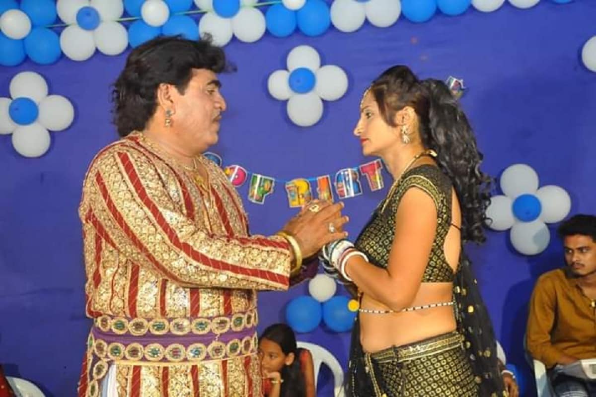 જૂનિયર નરેશ કનોડિયા તરીકે પ્રખ્યાત કિશોર ડાભીએ જણાવ્યું હતું કે આખા ગુજરાતમાં મહેશ-નરેશની ખોટ પડી છે. ગુજરાતી ઢોલિવુડ અને ટોલિવૂડના તારલા હતા. જૂનિયર નરેશ કનોડિયા તરીકે પ્રખ્યાત કિશોર ડાભીએ જણાવ્યું હતું કે આખા ગુજરાતમાં મહેશ-નરેશની ખોટ પડી છે. ગુજરાતી ઢોલિવુડ અને ટોલિવૂડના તારલા હતા.