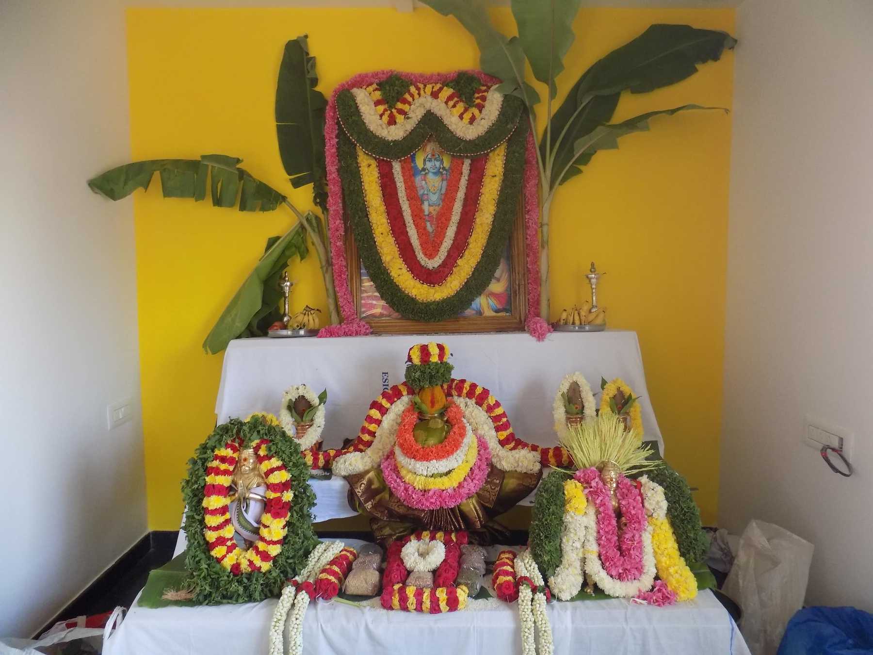 દિવસમાં એક કે બેવાર દુર્ગા સપ્તશતીનો પાઠ કરવો જોઇએ. જો તમે દુર્ગા સપ્તશતીના પાઠ ના કરી શકો તો તમારે કુંજિકાસ્ત્રોતનો પાઠ કરવો જોઈએ. કુંજિકાસ્ત્રોતના પાઠથી સંપૂર્ણ દુર્ગા સપ્તશતીના પાઠનું ફળ મળે છે. દિવસમાં એક કે બેવાર દુર્ગા સપ્તશતીનો પાઠ કરવો જોઇએ. જો તમે દુર્ગા સપ્તશતીના પાઠ ના કરી શકો તો તમારે કુંજિકાસ્ત્રોતનો પાઠ કરવો જોઈએ. કુંજિકાસ્ત્રોતના પાઠથી સંપૂર્ણ દુર્ગા સપ્તશતીના પાઠનું ફળ મળે છે.
