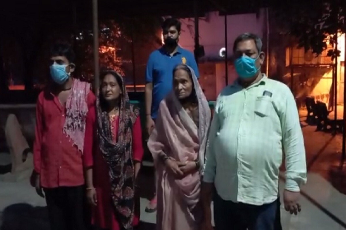 બનાવની વિગત એવી છે કે જયદેવ ઝા બિહારના વતની અને મીલના કાપડ પ્રેસ વિભાગમાં હેલ્પર તરીકે કામ કરતા હતા. ઘટનાની જાણ બાદ પાંડેસરા પોલીસે આગળની તપાસ હાથ ધરી છે. બનાવની વિગત એવી છે કે જયદેવ ઝા બિહારના વતની અને મીલના કાપડ પ્રેસ વિભાગમાં હેલ્પર તરીકે કામ કરતા હતા. ઘટનાની જાણ બાદ પાંડેસરા પોલીસે આગળની તપાસ હાથ ધરી છે.
