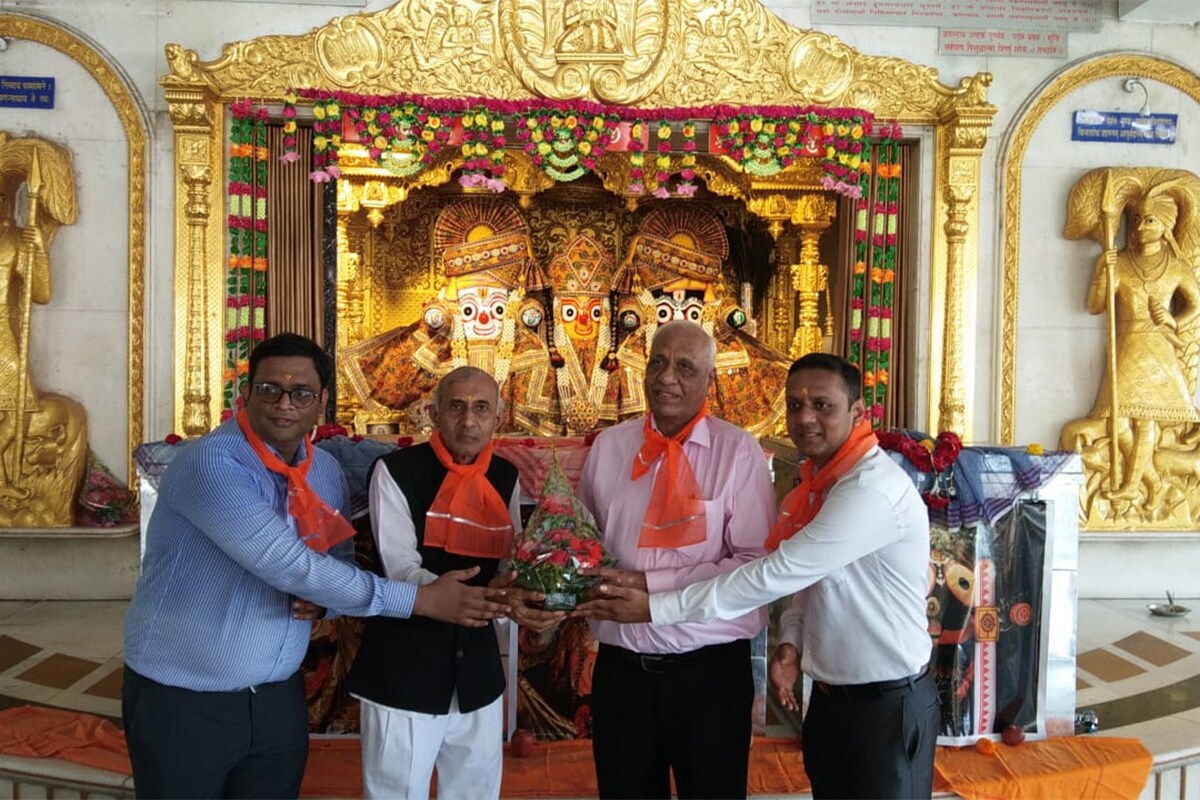 ભગવાન જગન્નાથ, ભગવાન બલભદ્ર, દેવી સુભદ્રા અને સુદર્શનની મૂર્તિઓ ભારતના અન્ય સંબંધિત જગન્નાથ મંદિરોની યાત્રા પછી યુનાઇટેડ કિંગડમ આવશે, મૂર્તિ શ્રી જગન્નાથ મંદિર (પુરી), શ્રી શ્રી પતિતપાવન જગન્નાથ મંદિર (કકરુદ્રપુર, ઓડિશા), શ્રી જગન્નાથજી મંદિર (અમદાવાદ), શ્રી જગન્નાથ મંદિર (હૌજ ખાસ, નવી દિલ્હી) થઇ યુકે લઇ જવાશે. ભગવાન જગન્નાથ, ભગવાન બલભદ્ર, દેવી સુભદ્રા અને સુદર્શનની મૂર્તિઓ ભારતના અન્ય સંબંધિત જગન્નાથ મંદિરોની યાત્રા પછી યુનાઇટેડ કિંગડમ આવશે, મૂર્તિ શ્રી જગન્નાથ મંદિર (પુરી), શ્રી શ્રી પતિતપાવન જગન્નાથ મંદિર (કકરુદ્રપુર, ઓડિશા), શ્રી જગન્નાથજી મંદિર (અમદાવાદ), શ્રી જગન્નાથ મંદિર (હૌજ ખાસ, નવી દિલ્હી) થઇ યુકે લઇ જવાશે.