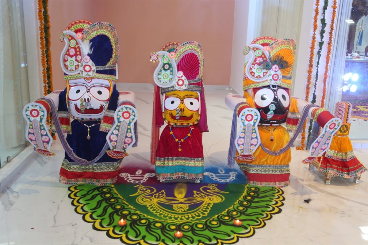 મયુર માકડિયા, અમદાવાદ: UK (યુનાઈટેડ કિંગડમ)માં લંડનથી નજીક બાથ શહેરમાં અંદાજિત 100 કરોડના ખર્ચે ભવ્ય જગન્નાથ મંદિર (Jagannath Temple at UK)નું નિર્માણ થશે. પાટીદારોની વૈશ્વિક સંસ્થા વિશ્વ ઉમિયા ફાઉન્ડેશન અમદાવાદની ભગિની સંસ્થા શ્રી જગન્નાથ ટેમ્પલ ટ્રસ્ટ. યુ કે (સિટી ઑફ બાથ) તરફથી આ ભગીરથ કામ થઇ રહ્યું છે. લગભગ 50 વિઘાના વિસ્તાર સમગ્ર જગન્નાથ મંદિરનું પરિસર નિર્માણ પામશે. મયુર માકડિયા, અમદાવાદ: UK (યુનાઈટેડ કિંગડમ)માં લંડનથી નજીક બાથ શહેરમાં અંદાજિત 100 કરોડના ખર્ચે ભવ્ય જગન્નાથ મંદિર (Jagannath Temple at UK)નું નિર્માણ થશે. પાટીદારોની વૈશ્વિક સંસ્થા વિશ્વ ઉમિયા ફાઉન્ડેશન અમદાવાદની ભગિની સંસ્થા શ્રી જગન્નાથ ટેમ્પલ ટ્રસ્ટ. યુ કે (સિટી ઑફ બાથ) તરફથી આ ભગીરથ કામ થઇ રહ્યું છે. લગભગ 50 વિઘાના વિસ્તાર સમગ્ર જગન્નાથ મંદિરનું પરિસર નિર્માણ પામશે.
