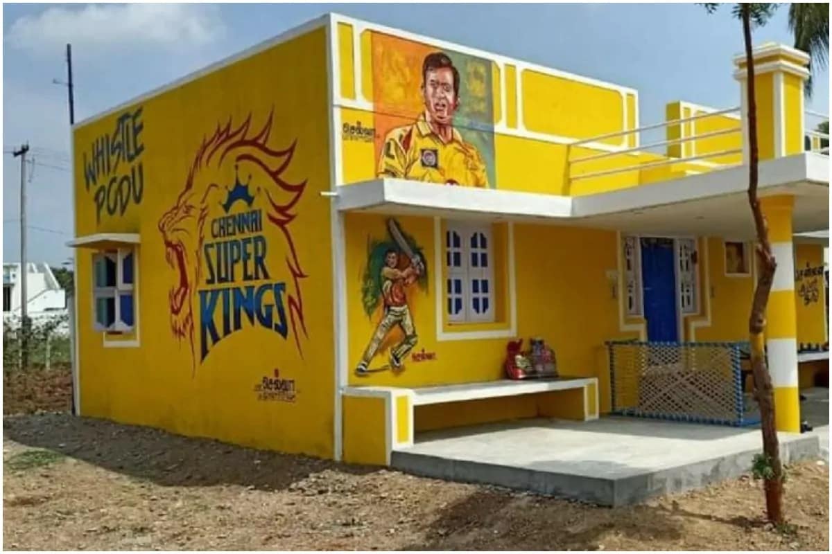 ધોનીના (MS Dhoni)નેતૃત્વમાં ટીમ તણાવ અને દબાણમાં પસાર થઈ રહી છે. ચેન્નઈ સુપરકિંગ્સની સૌથી મોટી તાકાત તેના વિશ્વાસપાત્ર પ્રશંસકો છે. જે હંમેશા તેની સાથે ઉભા રહે છે. ખેલાડીઓનો મૂડ શાનદાર બનાવવા માટે સીએસકેએ પોતાના ટ્વિટર હેન્ડલ પર પ્રશંસકોના કેટલાક ફોટો શેર કર્યા છે. @CSK Twitter ધોનીના (MS Dhoni)નેતૃત્વમાં ટીમ તણાવ અને દબાણમાં પસાર થઈ રહી છે. ચેન્નઈ સુપરકિંગ્સની સૌથી મોટી તાકાત તેના વિશ્વાસપાત્ર પ્રશંસકો છે. જે હંમેશા તેની સાથે ઉભા રહે છે. ખેલાડીઓનો મૂડ શાનદાર બનાવવા માટે સીએસકેએ પોતાના ટ્વિટર હેન્ડલ પર પ્રશંસકોના કેટલાક ફોટો શેર કર્યા છે. @CSK Twitter