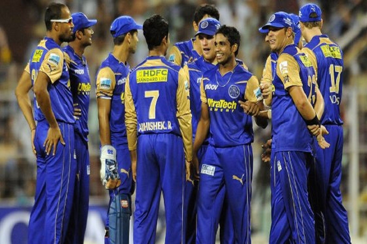 2009ની આઈપીએલમાં તો કામરાને ખાસ કમાલ કરી ન હતી પણ 2010માં તેણે પોતાની ઝડપથી ઘણા સ્ટાર્સ બેટ્સમેનોને પરેશાન કર્યા હતા. કામરાને કોલકાતા સામે એક મેચમાં બ્રેન્ડન મેક્કુલમ અને ક્રિસ ગેઈલ જેવા આક્રમક બેટ્સમેનને આઉટ કર્યા હતા. આ મેચમાં તેણે 13 રન આપી 2 વિકેટ ઝડપી હતી. જોકે તેની બોલિંગ એક્શન પર સવાલ પણ ઉઠ્યા હતા. આ પછી 2011માં તે 2 મેચ રમીને ગાયબ થઈ ગયો હતો. 2009ની આઈપીએલમાં તો કામરાને ખાસ કમાલ કરી ન હતી પણ 2010માં તેણે પોતાની ઝડપથી ઘણા સ્ટાર્સ બેટ્સમેનોને પરેશાન કર્યા હતા. કામરાને કોલકાતા સામે એક મેચમાં બ્રેન્ડન મેક્કુલમ અને ક્રિસ ગેઈલ જેવા આક્રમક બેટ્સમેનને આઉટ કર્યા હતા. આ મેચમાં તેણે 13 રન આપી 2 વિકેટ ઝડપી હતી. જોકે તેની બોલિંગ એક્શન પર સવાલ પણ ઉઠ્યા હતા. આ પછી 2011માં તે 2 મેચ રમીને ગાયબ થઈ ગયો હતો.