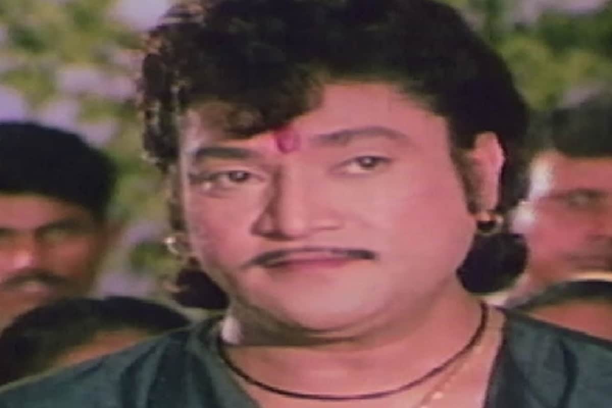 ગુજરાતી (Gujarati Film) ફિલ્મ ઉદ્યોગના દમદાર અભિનેતા અને ગુજરાતી ફિલ્મના રજનીકાંત (Rajnikant) તરીકે ઓળખાતા નરેશ કનોડિયાનું (Naresh Kanodiya) કોરોના વાયરસની (Coronavirus) બીમારીના કારણે આજે નિધન થયું છે. ગુજરાતી લોકસંગીત અને ગુજરાતી ફિલ્મોને મહેશ અને નરેશની આ લોકલાડીલી જોડીના જવાના કારણે મોટી ખોટ ગઇ છે. નોંધનીય છે કે નરેશ કનોડિયા ના નિધન પહેલા જ તેમના ભાઇ મહેશ કનોડિયાનું નિધન થયું હતું. ત્યારે નરેશ કનોડિયાના જીવન સાથે જોડાયેલી કેટલીક અજાણી વાતો જાણી ચલો તેમના ચાહકો તરીકે તેમને ભાવભીની શ્રદ્ધાંજલિ અર્પીએ. (unknow fact of Naresh Kanodiya) ગુજરાતી (Gujarati Film) ફિલ્મ ઉદ્યોગના દમદાર અભિનેતા અને ગુજરાતી ફિલ્મના રજનીકાંત (Rajnikant) તરીકે ઓળખાતા નરેશ કનોડિયાનું (Naresh Kanodiya) કોરોના વાયરસની (Coronavirus) બીમારીના કારણે આજે નિધન થયું છે. ગુજરાતી લોકસંગીત અને ગુજરાતી ફિલ્મોને મહેશ અને નરેશની આ લોકલાડીલી જોડીના જવાના કારણે મોટી ખોટ ગઇ છે. નોંધનીય છે કે નરેશ કનોડિયા ના નિધન પહેલા જ તેમના ભાઇ મહેશ કનોડિયાનું નિધન થયું હતું. ત્યારે નરેશ કનોડિયાના જીવન સાથે જોડાયેલી કેટલીક અજાણી વાતો જાણી ચલો તેમના ચાહકો તરીકે તેમને ભાવભીની શ્રદ્ધાંજલિ અર્પીએ. (unknow fact of Naresh Kanodiya)