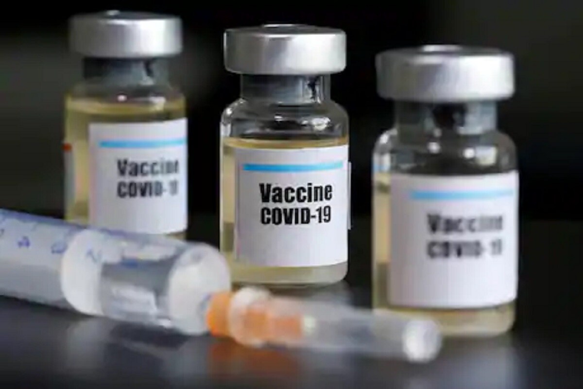 લંડન : કોરોના વાયરસ વેક્સીન (Coronavirus Vaccine)વૃદ્ધોમાં એન્ટીબોડી બનાવે છે કે નહીં આ હાલ એક ઘણો ગંભીર સવાલ બનેલો છે. જોકે સારા સમાચાર એ છે કે ઓક્સફોર્ડની (Oxford-AstraZeneca Covid-19 Vaccine)કોરોના વેક્સીન ટ્રાયલમાં વૃદ્ધો પર અસરદાર જોવા મળી છે.. તમને જણાવી દઈએ કે ઘણી શોધમાં એ વાત સામે સામે આવી છે કે કોરોનાનો ખતરો વૃદ્ધો પર સૌથી વધારે છે. (પ્રતિકાત્મક તસવીર) લંડન : કોરોના વાયરસ વેક્સીન (Coronavirus Vaccine)વૃદ્ધોમાં એન્ટીબોડી બનાવે છે કે નહીં આ હાલ એક ઘણો ગંભીર સવાલ બનેલો છે. જોકે સારા સમાચાર એ છે કે ઓક્સફોર્ડની (Oxford-AstraZeneca Covid-19 Vaccine)કોરોના વેક્સીન ટ્રાયલમાં વૃદ્ધો પર અસરદાર જોવા મળી છે.. તમને જણાવી દઈએ કે ઘણી શોધમાં એ વાત સામે સામે આવી છે કે કોરોનાનો ખતરો વૃદ્ધો પર સૌથી વધારે છે. (પ્રતિકાત્મક તસવીર)