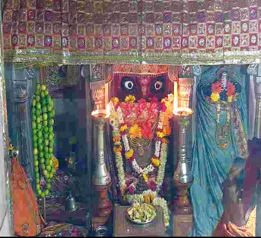 પાવાગઢમાં કાલિકા મંદિર ટ્રસ્ટ દ્વારા દર્શનાર્થીઓ માટે વિશેષ આયોજન કરવામાં આવ્યું હતું. દર્શન માટે બે વર્ચ્યુઅલ ડોમ સેન્ટર ઉભા કરવામાં આવ્યા છે. પંચમહાલમાં આવેલ શક્તિપીઠ અને યાત્રાધામ પાવાગઢ ખાતે પણ મંદિર દર્શન બંધ રાખવામાં આવ્યા છે. 16 ઓક્ટોબરથી 1 નવેમ્બર સુધી મંદિરમાં ફિજિકલ દર્શન બંધ રાખવામાં આવ્યા છે ત્યારે પાવાગઢ મંદિર ટ્રસ્ટ દ્વારા જુદી જુદી જગ્યાઓ પર વર્ચ્યુઅલ દર્શન સેન્ટર બનાવવામાં આવ્યા છે. (પાવાગઢ મંદિર) પાવાગઢમાં કાલિકા મંદિર ટ્રસ્ટ દ્વારા દર્શનાર્થીઓ માટે વિશેષ આયોજન કરવામાં આવ્યું હતું. દર્શન માટે બે વર્ચ્યુઅલ ડોમ સેન્ટર ઉભા કરવામાં આવ્યા છે. પંચમહાલમાં આવેલ શક્તિપીઠ અને યાત્રાધામ પાવાગઢ ખાતે પણ મંદિર દર્શન બંધ રાખવામાં આવ્યા છે. 16 ઓક્ટોબરથી 1 નવેમ્બર સુધી મંદિરમાં ફિજિકલ દર્શન બંધ રાખવામાં આવ્યા છે ત્યારે પાવાગઢ મંદિર ટ્રસ્ટ દ્વારા જુદી જુદી જગ્યાઓ પર વર્ચ્યુઅલ દર્શન સેન્ટર બનાવવામાં આવ્યા છે. (પાવાગઢ મંદિર)
