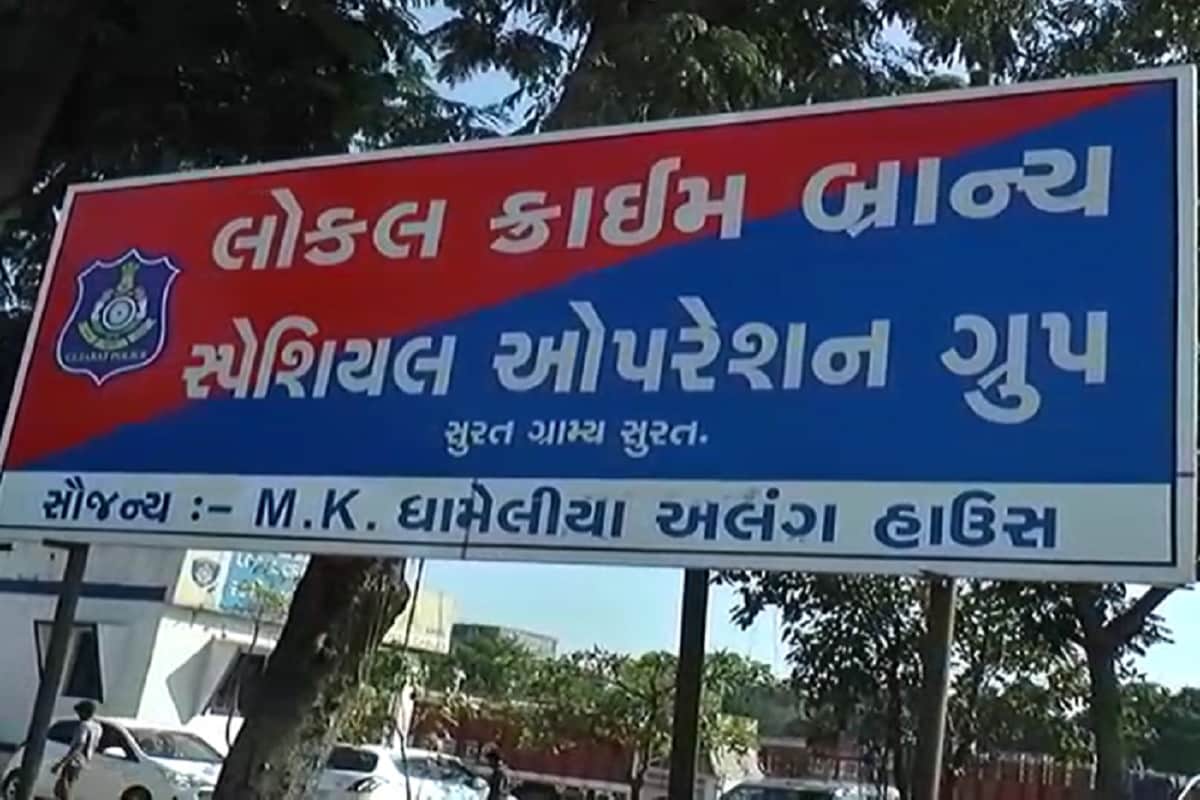 માંગરોળના પાલોદ ગામની સીમમાંથી બાળકીનું અપહરણ કરનાર આરોપીએ બાળકીને નુકસાન કર્યું નથી. પોલીસ સમક્ષ આરોપીએ કબૂલાત કરી હતી. હું પરણિત છું અને મારા બાળકો છે. મારા બાળકોની યાદ આવતા હું આ બાળકીને લઈ ગયો હતો. વાત કઈ પણ હોય પણ માતા પિતાને કબ્જામાંથી સગીર બાળકીને લઈ જવું એ ગુનો છે. હાલ તો પોલીસે આરોપી વિરુદ્ધ ગુનો નોંધી વધુ તપાસ હાથ ધરી છે. માંગરોળના પાલોદ ગામની સીમમાંથી બાળકીનું અપહરણ કરનાર આરોપીએ બાળકીને નુકસાન કર્યું નથી. પોલીસ સમક્ષ આરોપીએ કબૂલાત કરી હતી. હું પરણિત છું અને મારા બાળકો છે. મારા બાળકોની યાદ આવતા હું આ બાળકીને લઈ ગયો હતો. વાત કઈ પણ હોય પણ માતા પિતાને કબ્જામાંથી સગીર બાળકીને લઈ જવું એ ગુનો છે. હાલ તો પોલીસે આરોપી વિરુદ્ધ ગુનો નોંધી વધુ તપાસ હાથ ધરી છે.