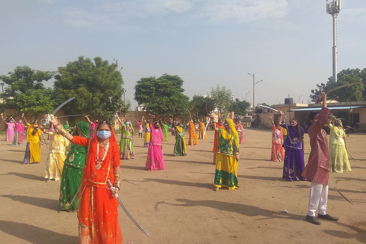 અમદાવાદ અને ગાંધીનગર જિલ્લામાં તો શરૂઆત થઈ ગઈ છે. આગામી સમયમાં અન્ય જીલ્લાઓમાં પણ આ પ્રકારે તાલીમોની શિબિર યોજી યુવતીઓને તલવારબાજી શીખવાડવામાં આવશે. રાજપૂત સમાજની યુવતીઓને આ તાલીમ વિના મૂલ્યે આપવામાં આવે છે. જે માટે અમારા ગ્રુપને ઇન્ડિયા બૂક ઓફ રેકોર્ડ અને એશિયા બૂક ઓફ રેકોર્ડનો એવોર્ડ મળ્યો છે. અમદાવાદ અને ગાંધીનગર જિલ્લામાં તો શરૂઆત થઈ ગઈ છે. આગામી સમયમાં અન્ય જીલ્લાઓમાં પણ આ પ્રકારે તાલીમોની શિબિર યોજી યુવતીઓને તલવારબાજી શીખવાડવામાં આવશે. રાજપૂત સમાજની યુવતીઓને આ તાલીમ વિના મૂલ્યે આપવામાં આવે છે. જે માટે અમારા ગ્રુપને ઇન્ડિયા બૂક ઓફ રેકોર્ડ અને એશિયા બૂક ઓફ રેકોર્ડનો એવોર્ડ મળ્યો છે.