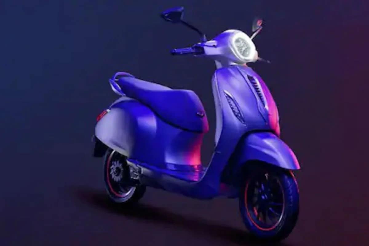 Bajaj Chetak : બજાજે આ વર્ષની શરૂઆતમાં તેનું ઇલેક્ટ્રિક સ્કૂટર ચેતક લોન્ચ કર્યું હતું. કંપનીએ આ સ્કૂટરને રેટ્રો લુક આપ્યો છે, હાલમાં આ ઇલેક્ટ્રિક સ્કૂટર દેશના પસંદગીના શહેરોમાં વેચાણ માટે ઉપલબ્ધ છે. આ સ્કૂટર એક વાર ચાર્જ કરવા પર 95 કિમી સુધીની ચાલી શકે છે. આ સ્કૂટરની કિંમત એક લાખ રૂપિયા છે. Bajaj Chetak : બજાજે આ વર્ષની શરૂઆતમાં તેનું ઇલેક્ટ્રિક સ્કૂટર ચેતક લોન્ચ કર્યું હતું. કંપનીએ આ સ્કૂટરને રેટ્રો લુક આપ્યો છે, હાલમાં આ ઇલેક્ટ્રિક સ્કૂટર દેશના પસંદગીના શહેરોમાં વેચાણ માટે ઉપલબ્ધ છે. આ સ્કૂટર એક વાર ચાર્જ કરવા પર 95 કિમી સુધીની ચાલી શકે છે. આ સ્કૂટરની કિંમત એક લાખ રૂપિયા છે.