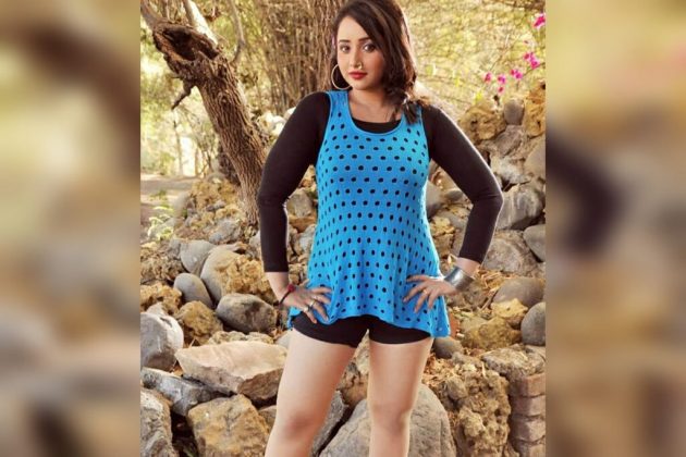 સોશિયલ મીડિયાની વાત કરીએ તો ખાલી ઇન્સ્ટાગ્રામ પર રાનીના 9 લાખથી વધુ ફોલોવર્સ છે. ફોટો સભાર Instagram @ranichatterjeeofficial) સોશિયલ મીડિયાની વાત કરીએ તો ખાલી ઇન્સ્ટાગ્રામ પર રાનીના 9 લાખથી વધુ ફોલોવર્સ છે. ફોટો સભાર Instagram @ranichatterjeeofficial)
